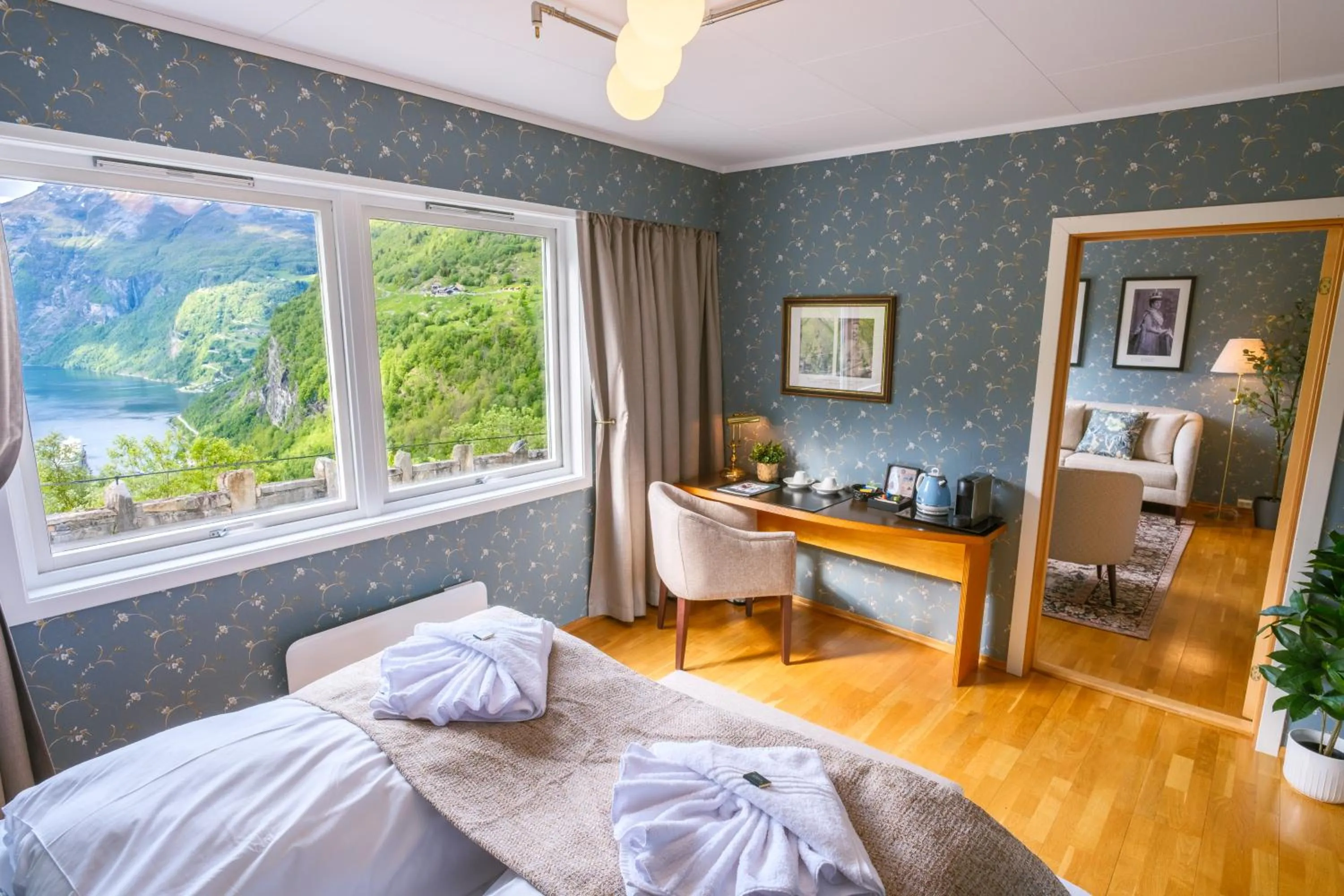 View (from property/room), Bed in Hotel Utsikten - by Classic Norway Hotels