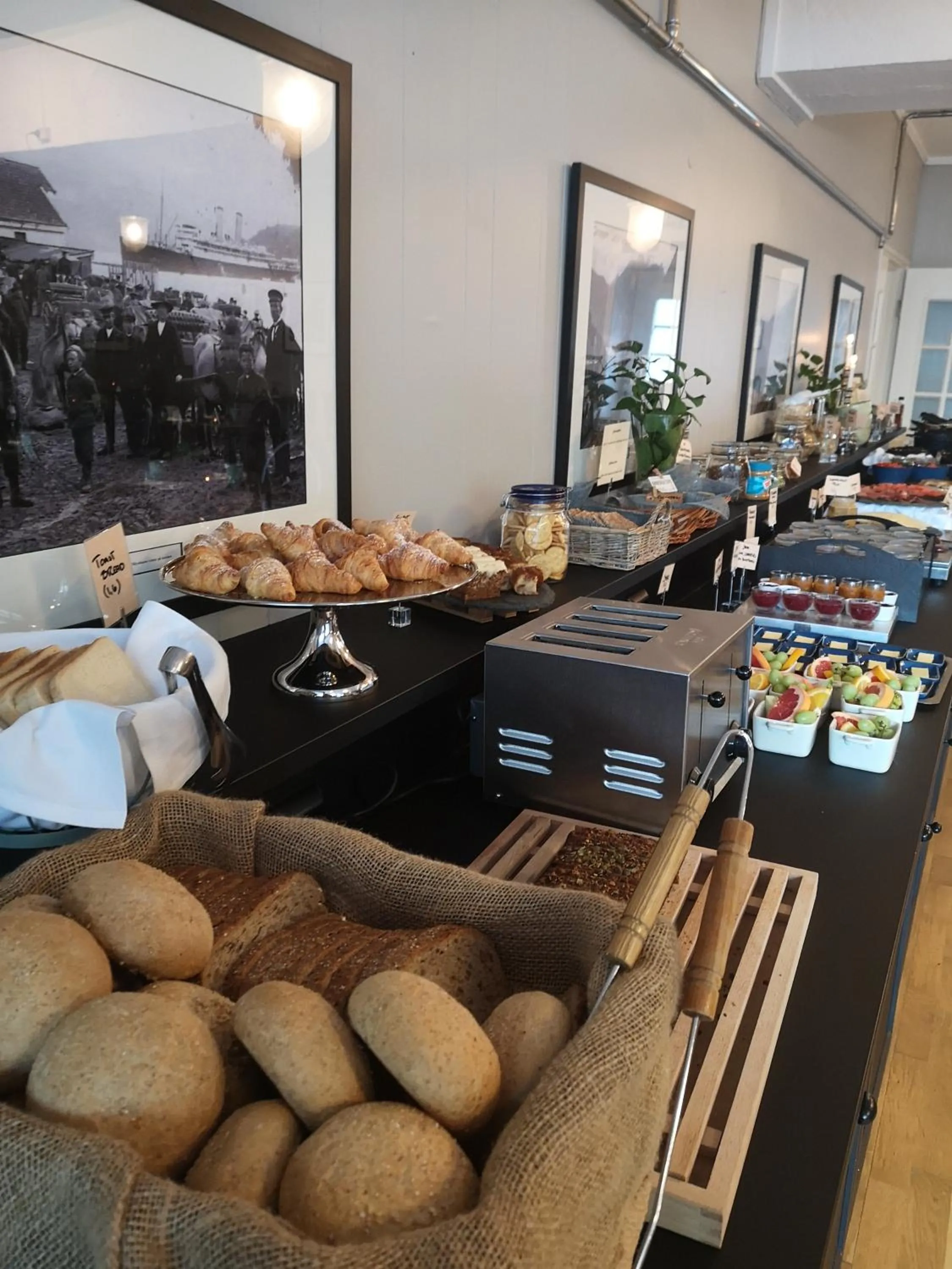 Buffet breakfast in Hotel Utsikten - by Classic Norway Hotels