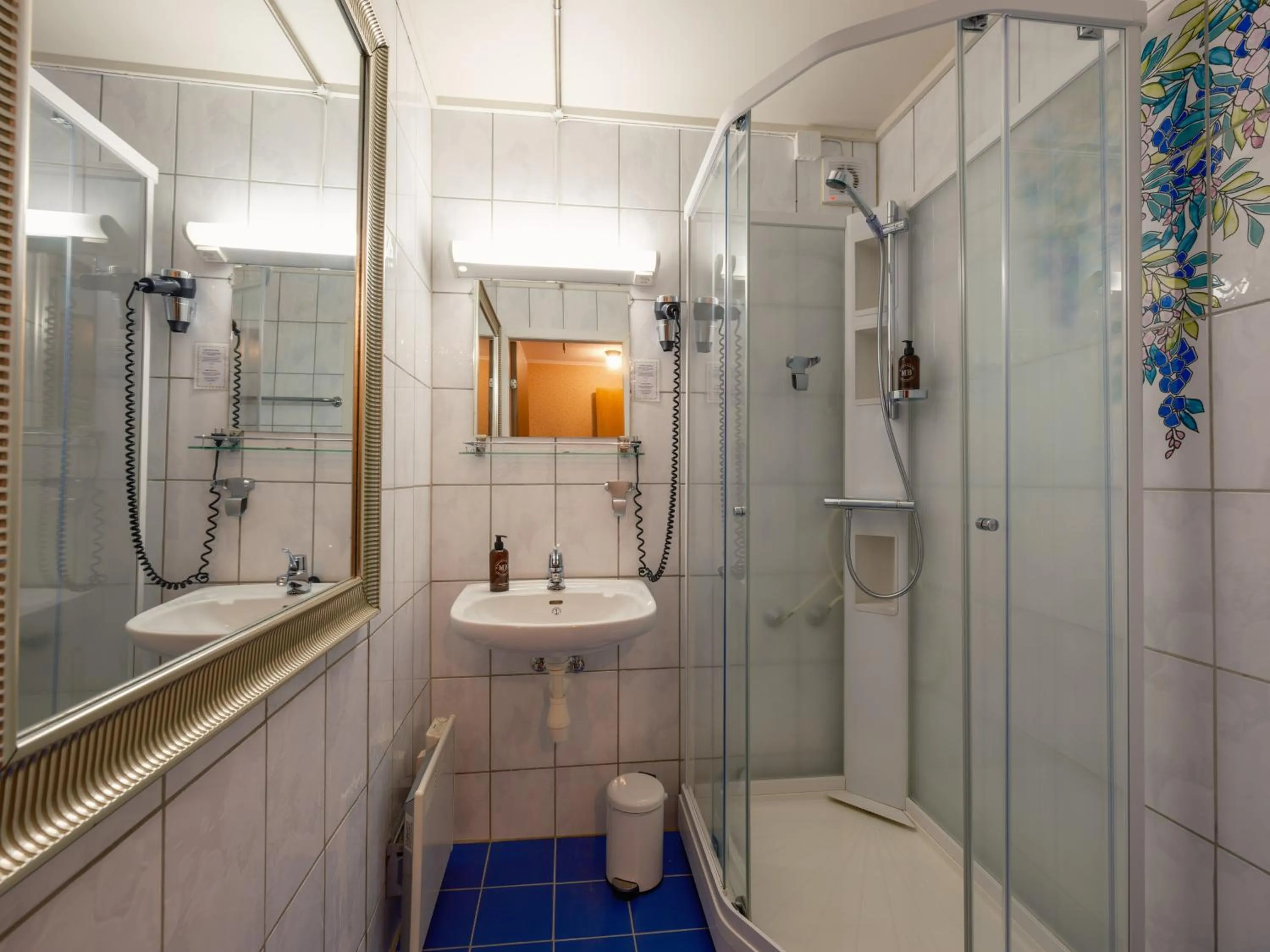 Shower in Hotel Utsikten - by Classic Norway Hotels