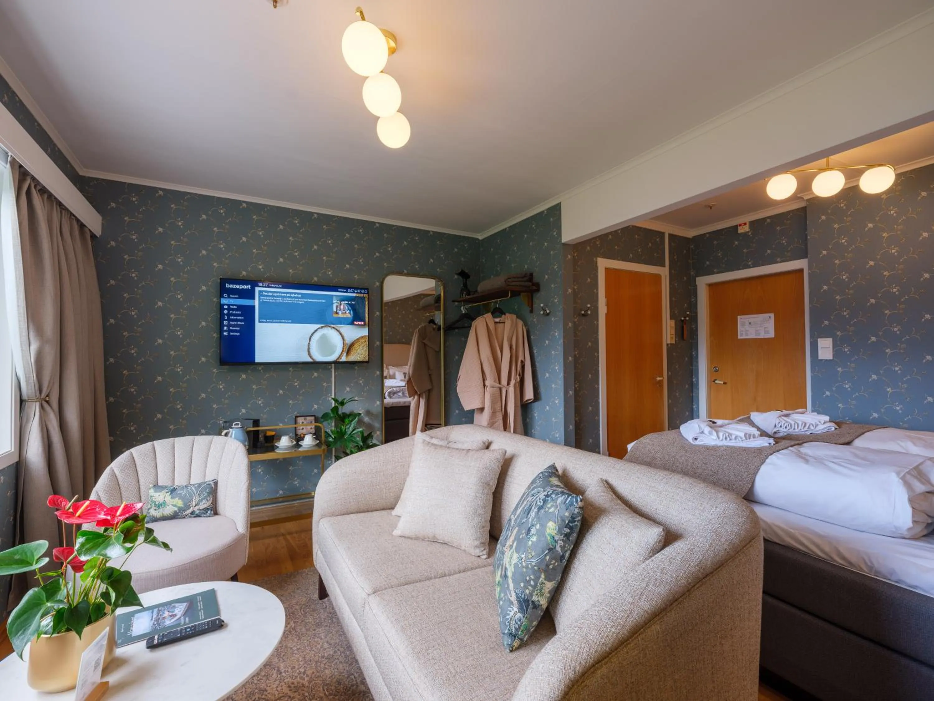 TV and multimedia, Bed in Hotel Utsikten - by Classic Norway Hotels