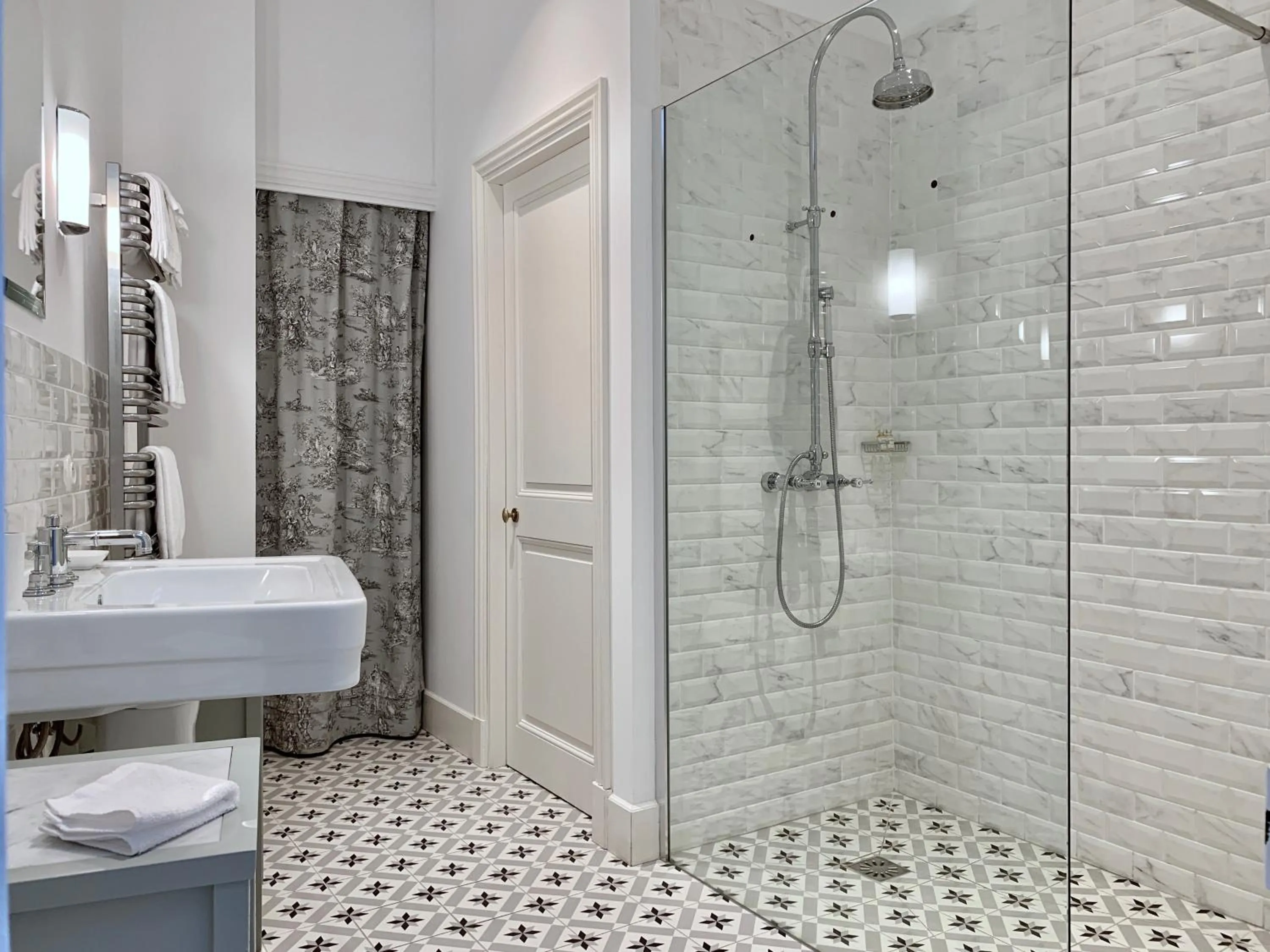 Shower in Le Clos Saluces