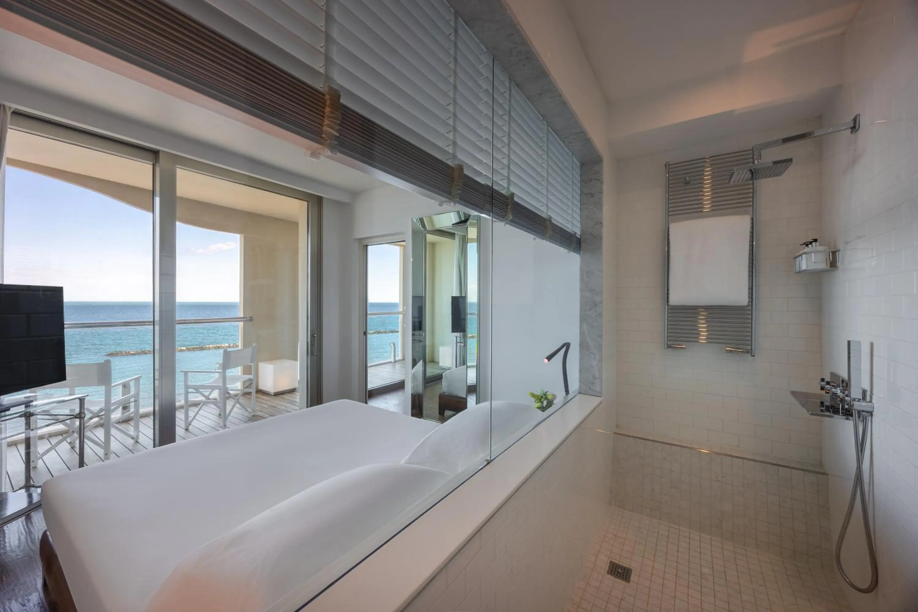 Shower in Excelsior Hotel, SPA & Lido - Preferred Hotels & Resorts