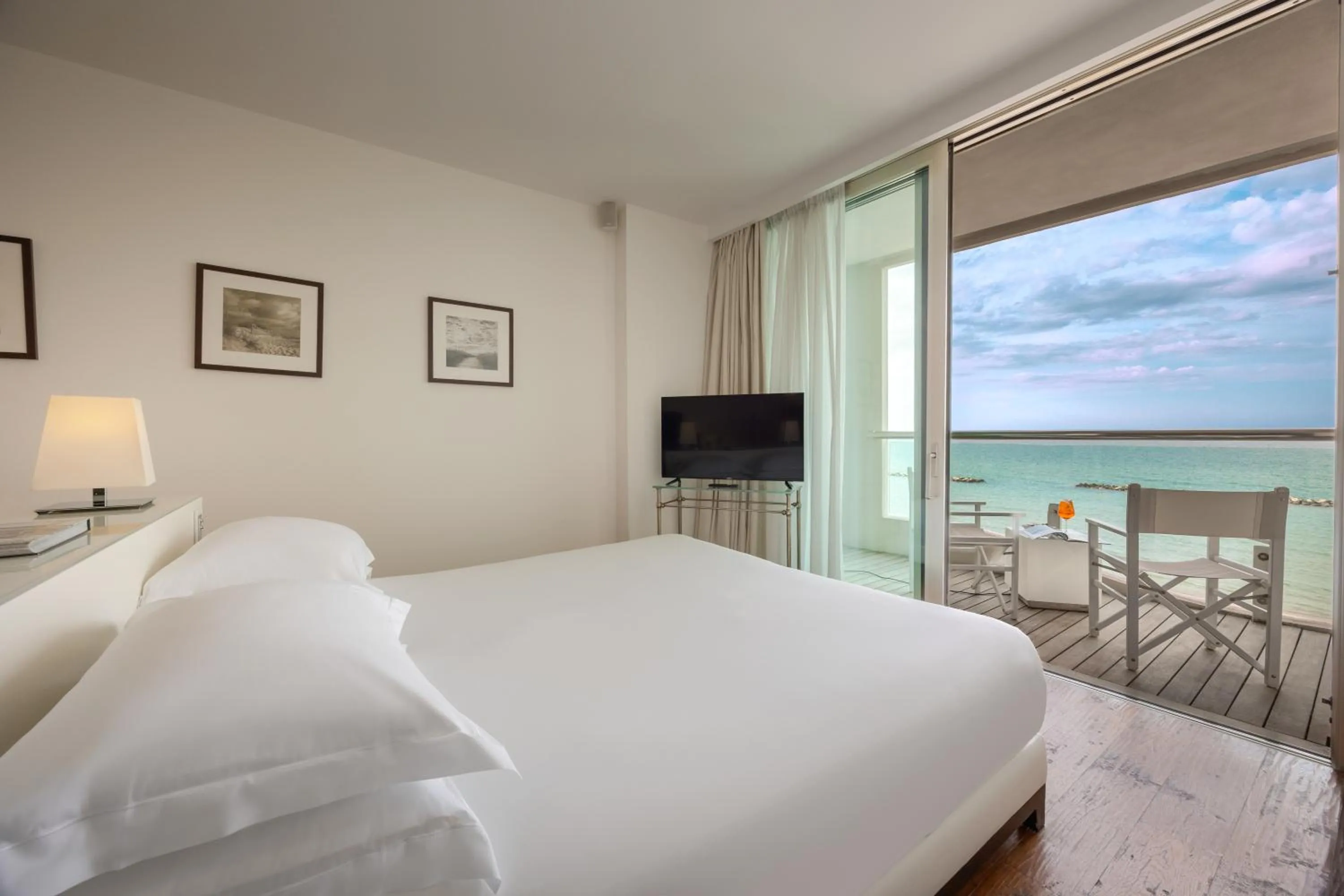 View (from property/room), Bed in Excelsior Hotel, SPA & Lido - Preferred Hotels & Resorts
