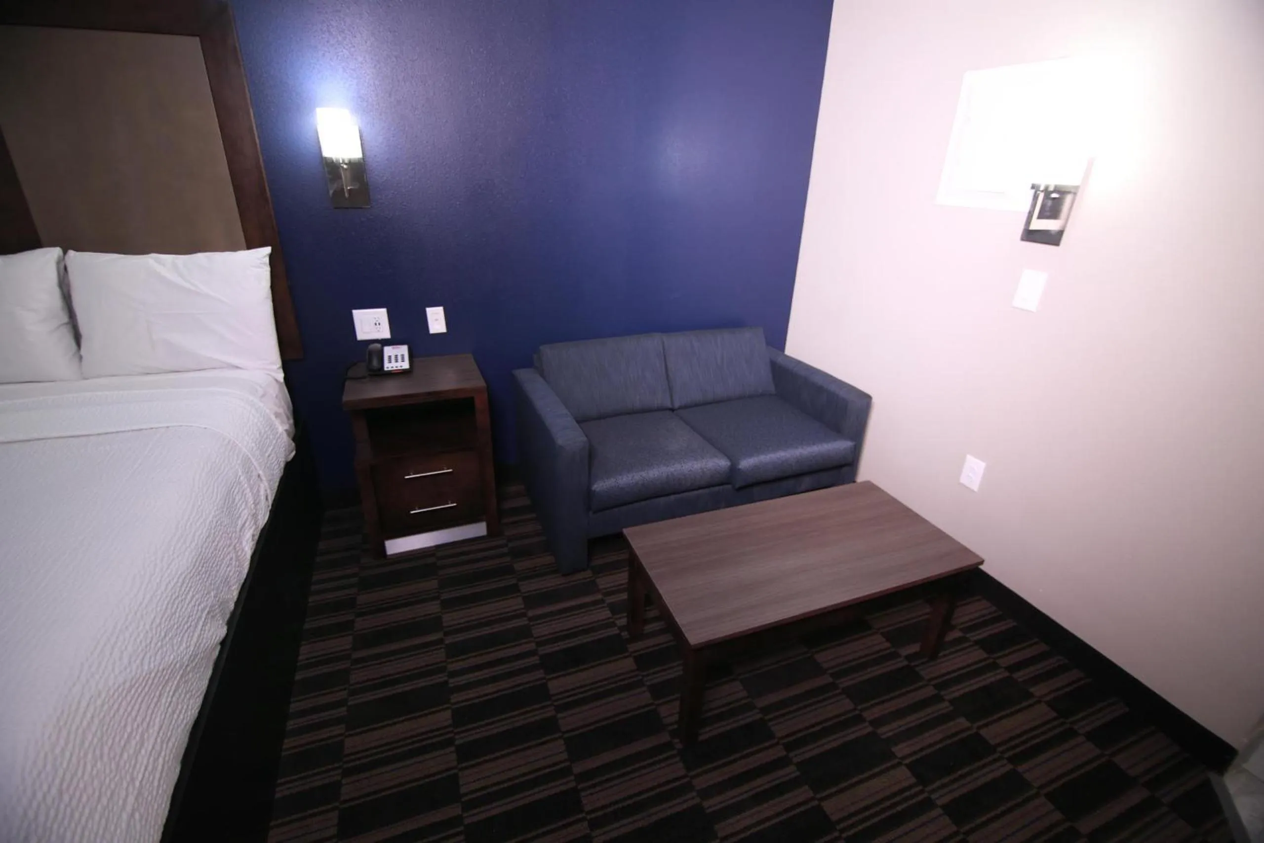 Bed in Home Inn and Suites Memphis