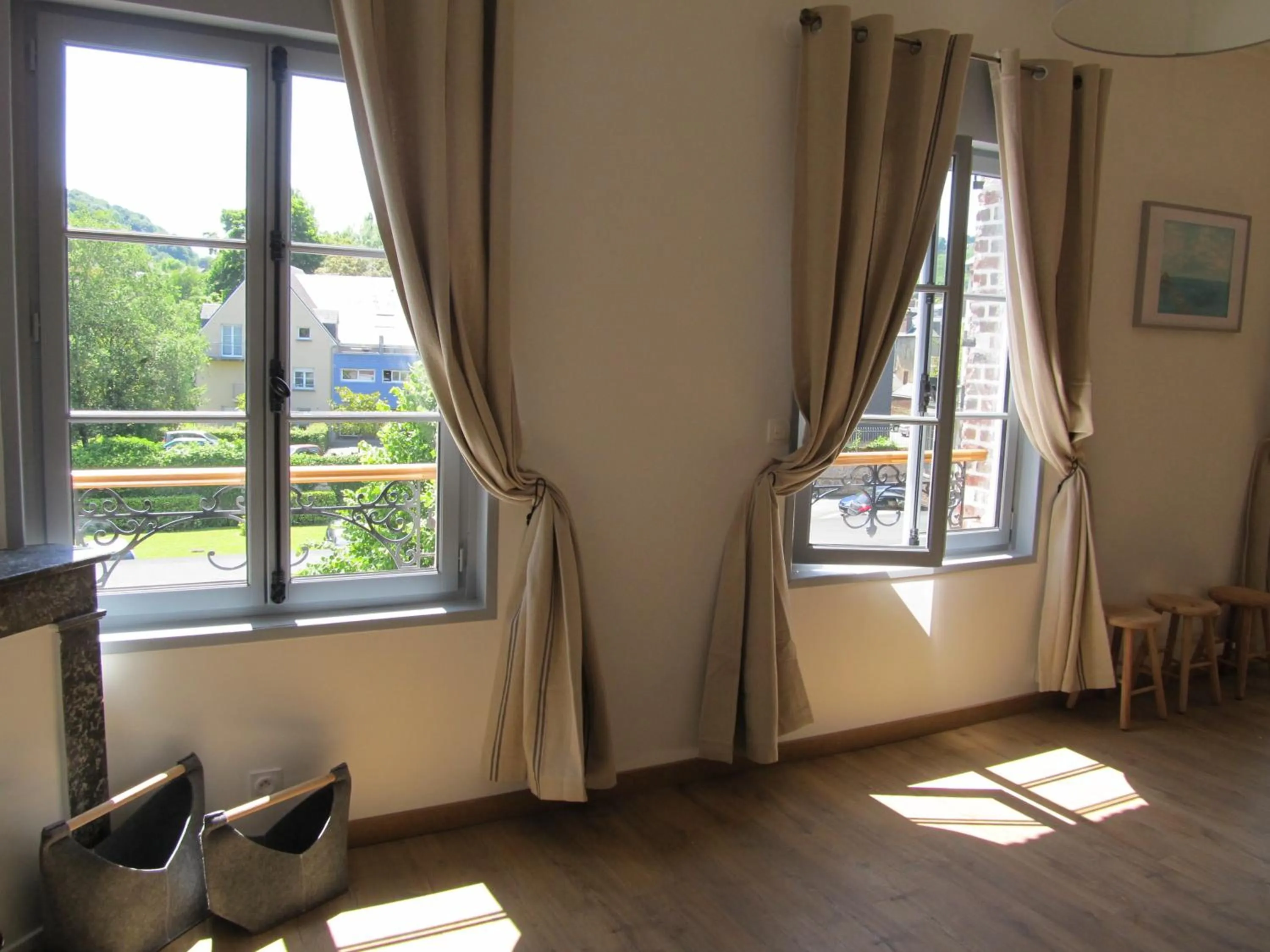 Bedroom in A L'ecole Buissonniere