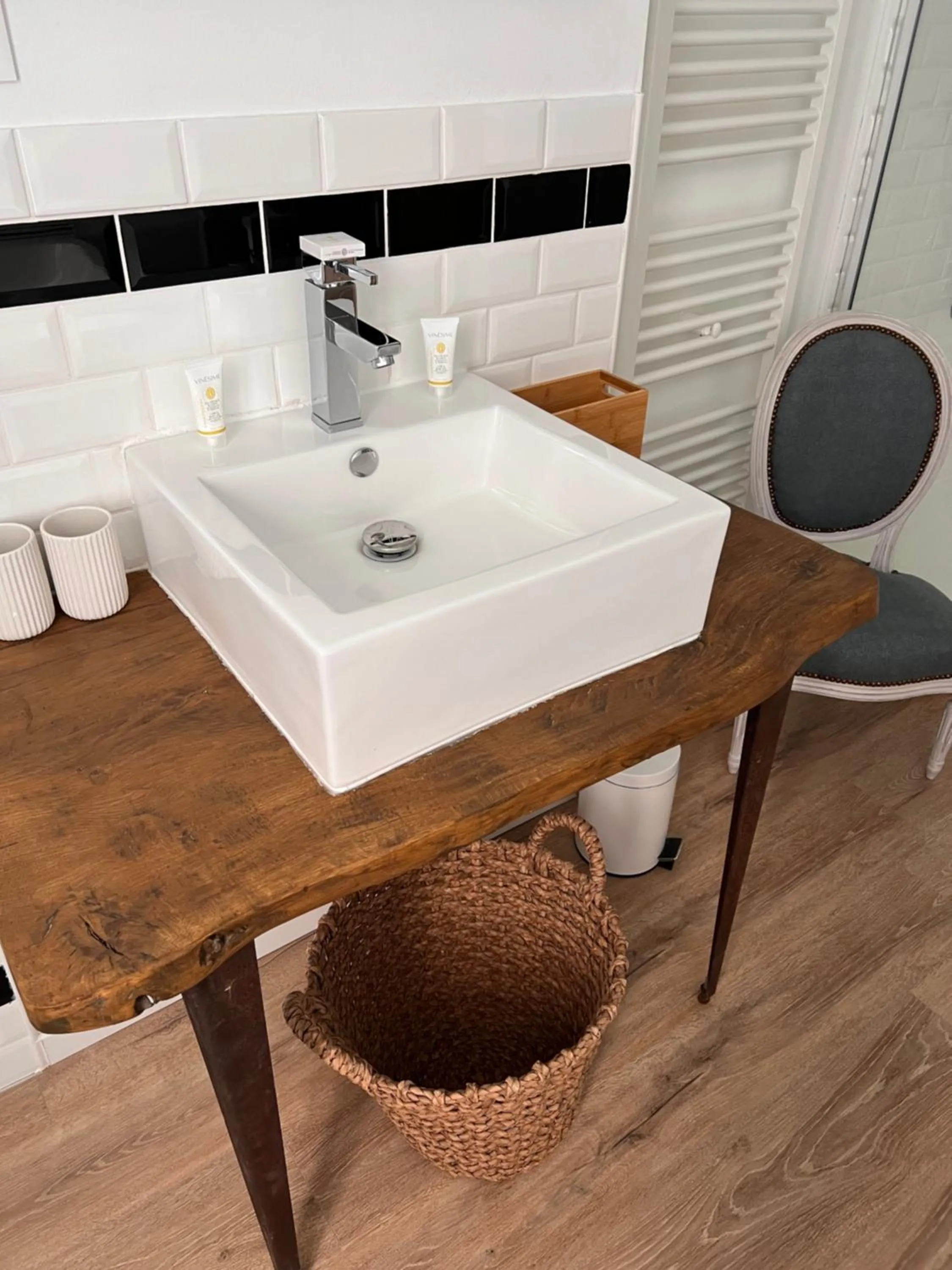 Bathroom in A L'ecole Buissonniere