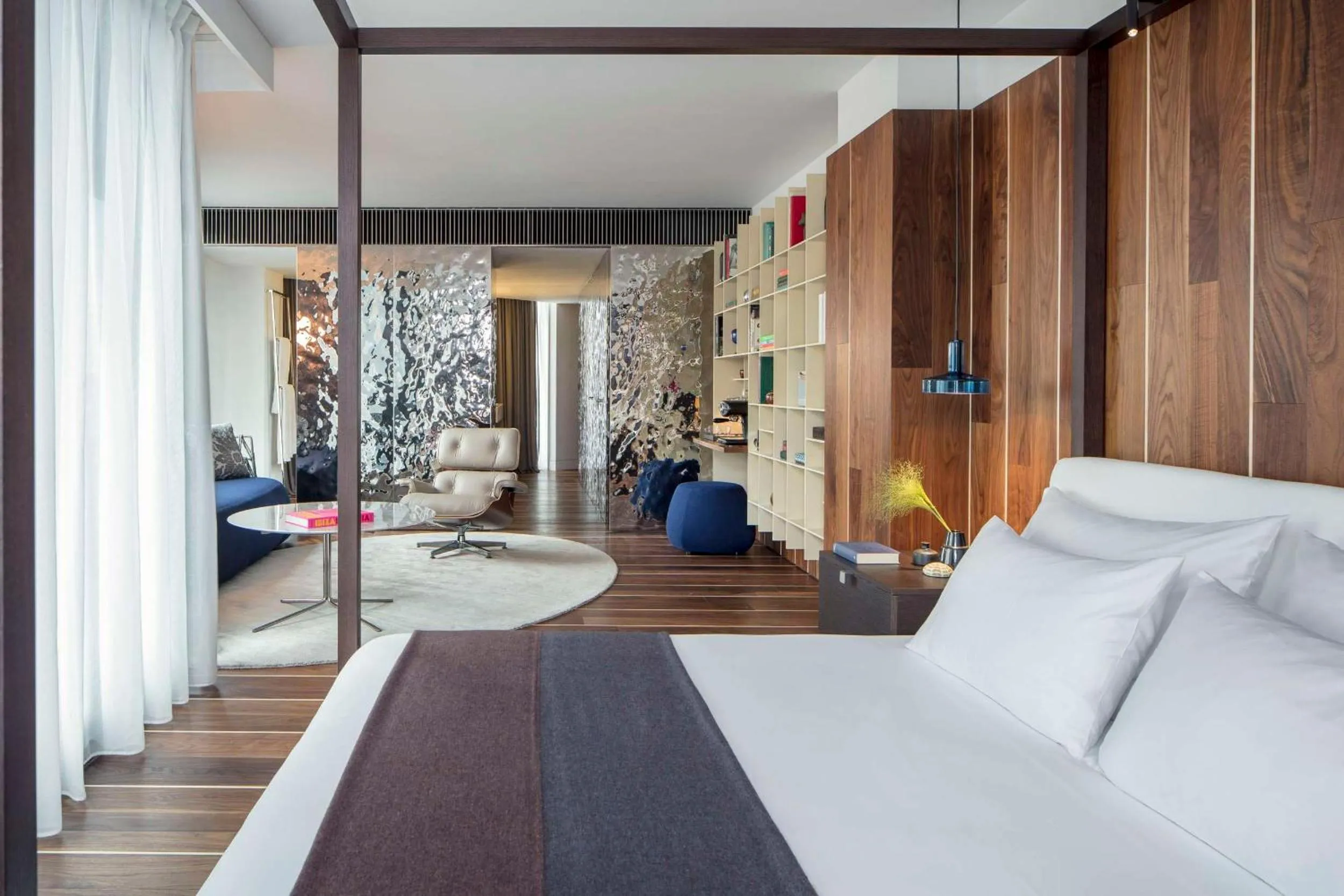 Photo of the whole room, Bed in Sir Joan Hotel, part of Sircle Collection