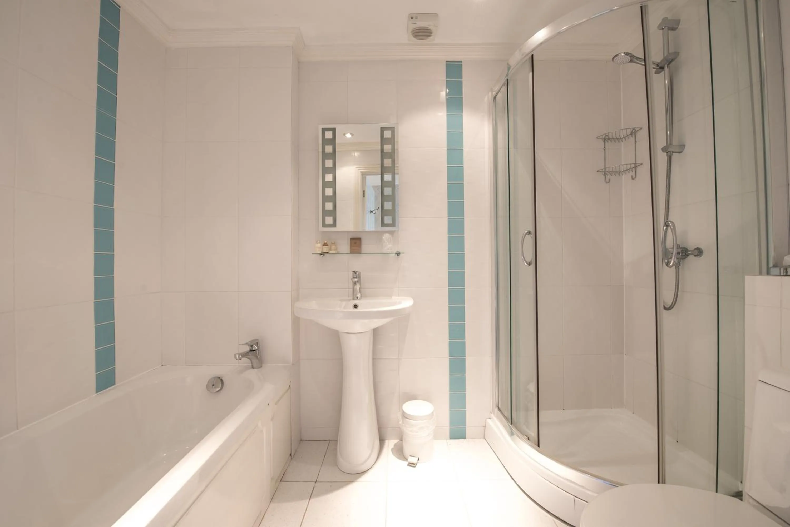 Bathroom in Woodlands Lodge Hotel