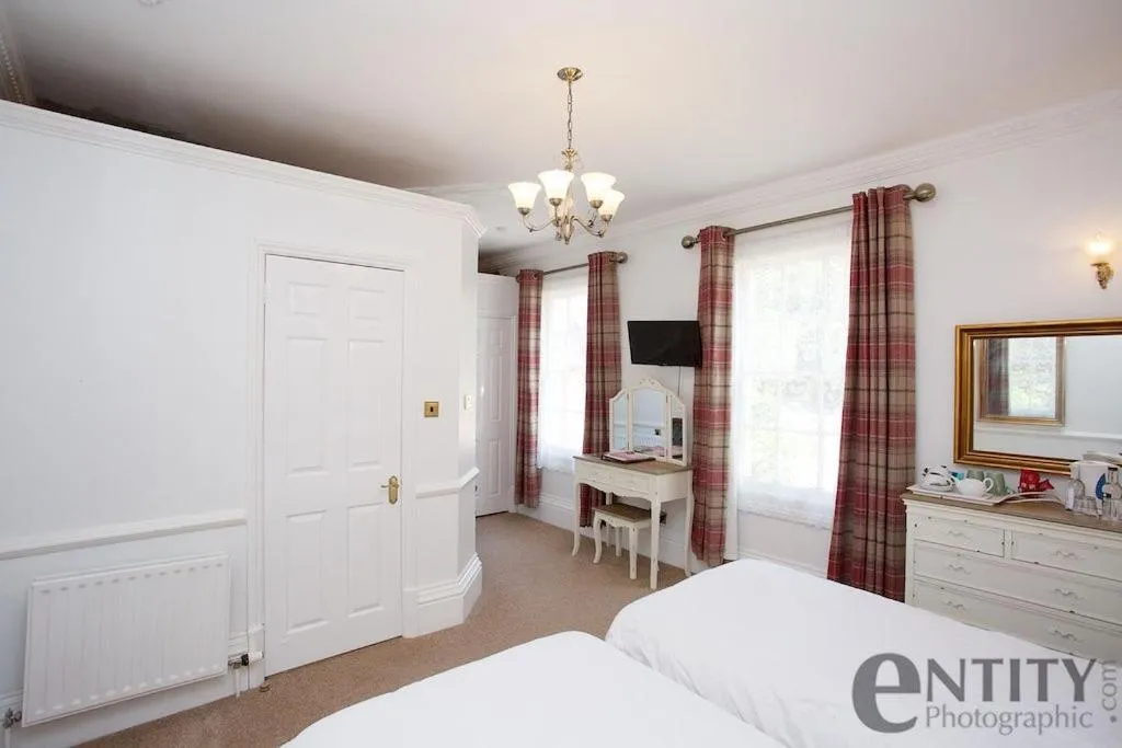 Photo of the whole room, Bed in Woodlands Lodge Hotel