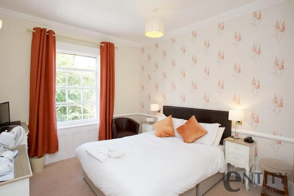 Photo of the whole room, Bed in Woodlands Lodge Hotel