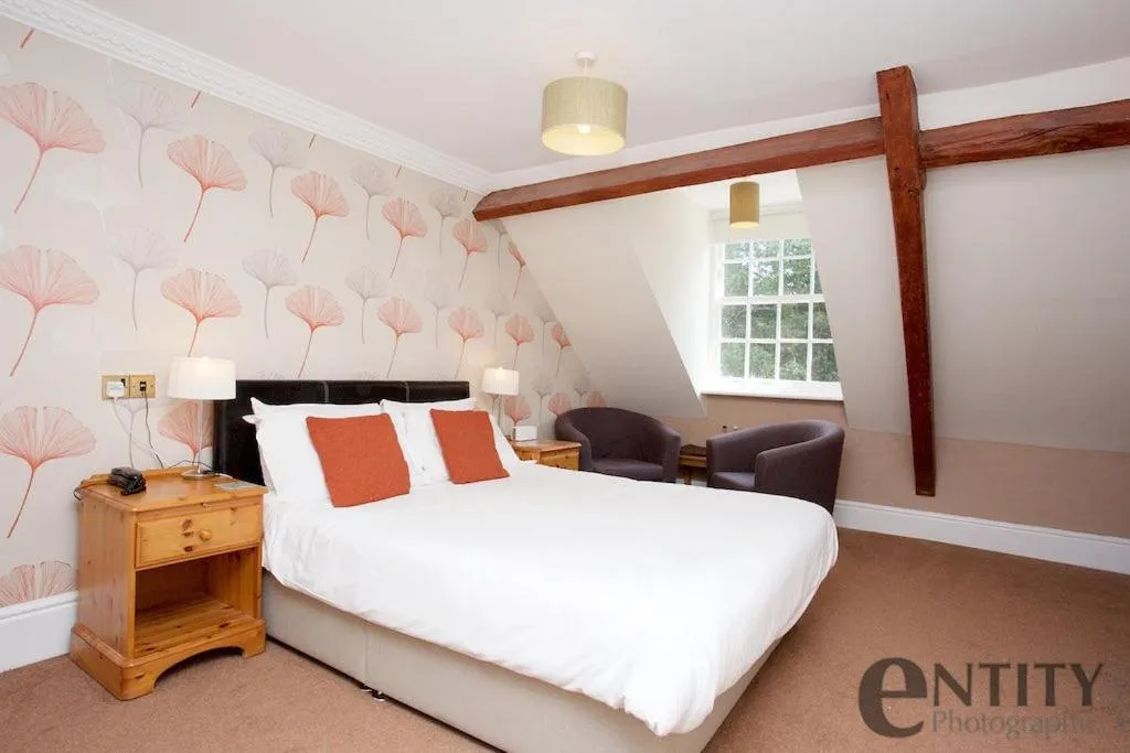 Bedroom, Bed in Woodlands Lodge Hotel