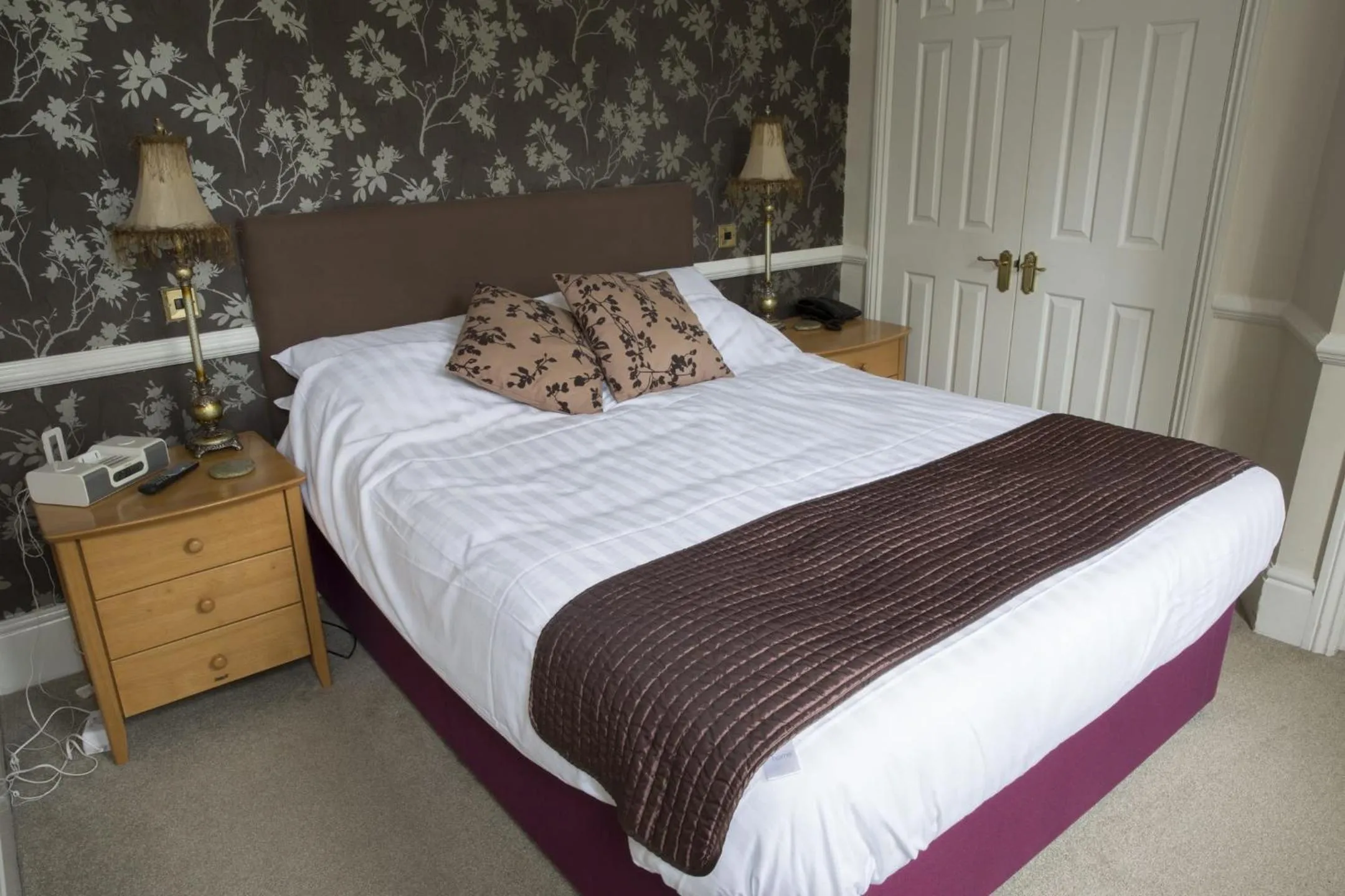 Bed in Woodlands Lodge Hotel