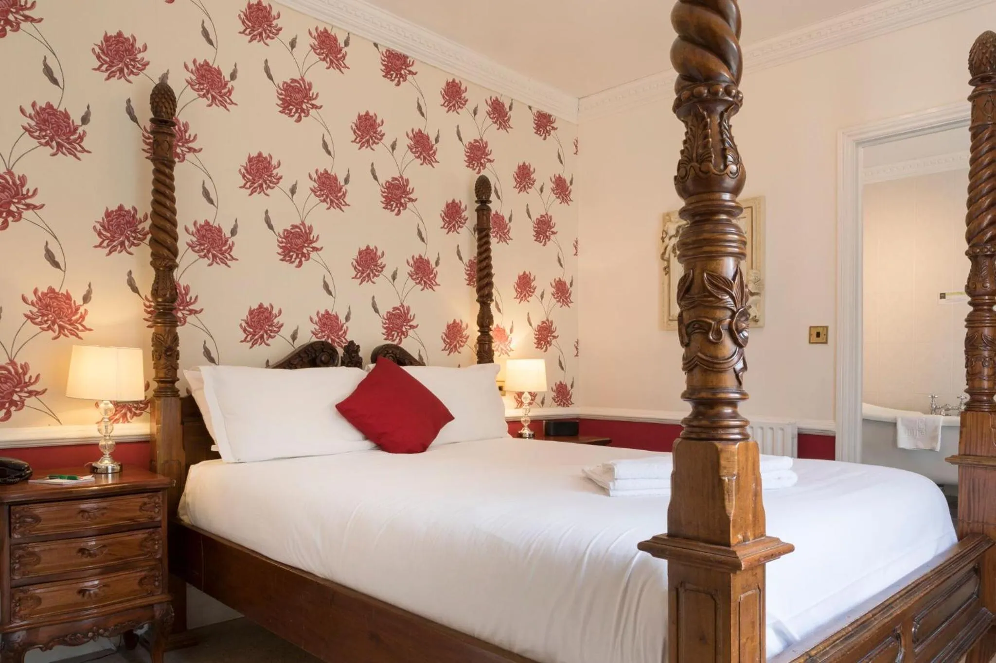 Bed in Woodlands Lodge Hotel