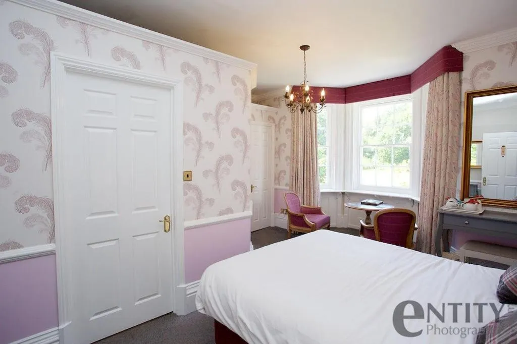 Photo of the whole room, Bed in Woodlands Lodge Hotel