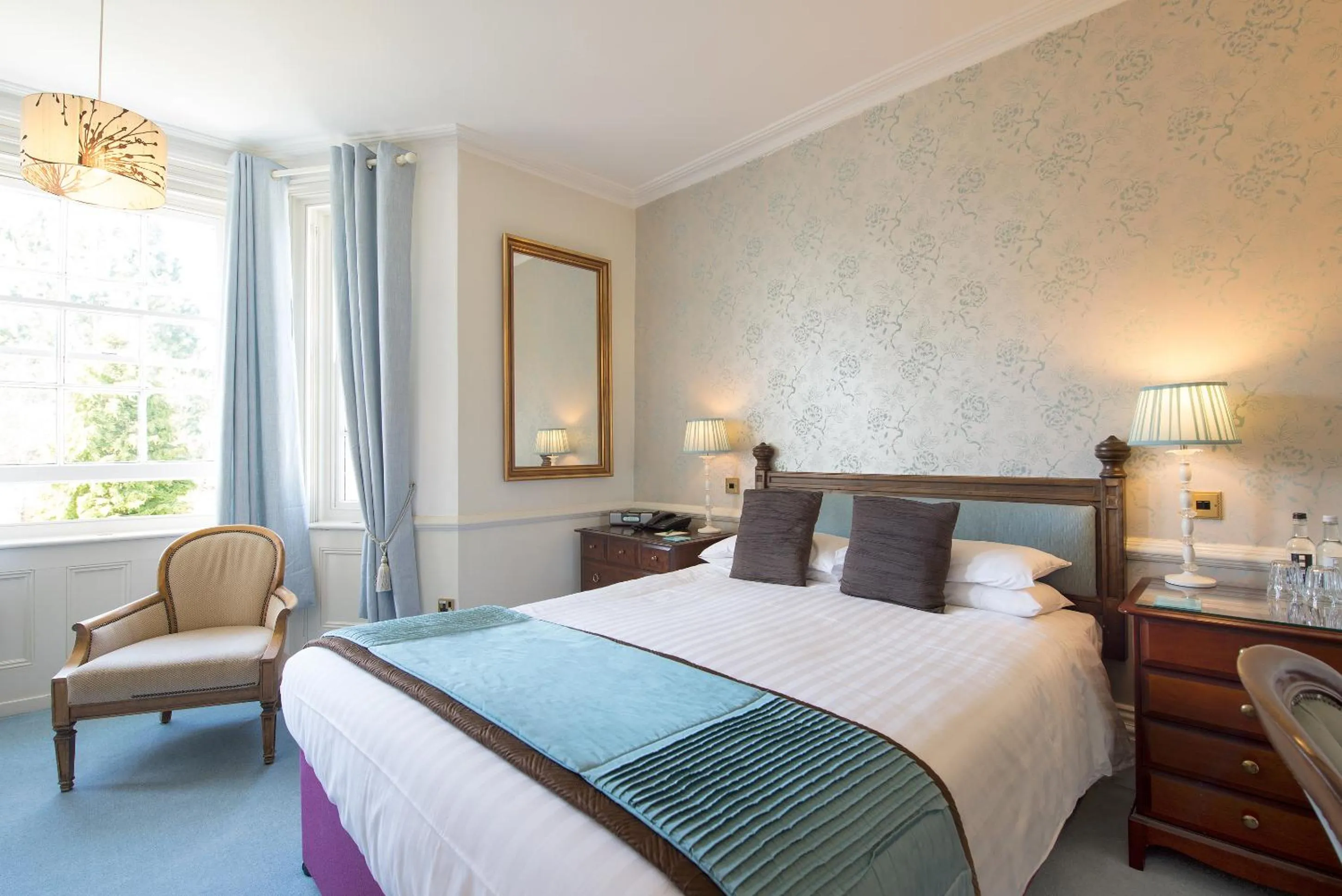 Bedroom, Bed in Woodlands Lodge Hotel