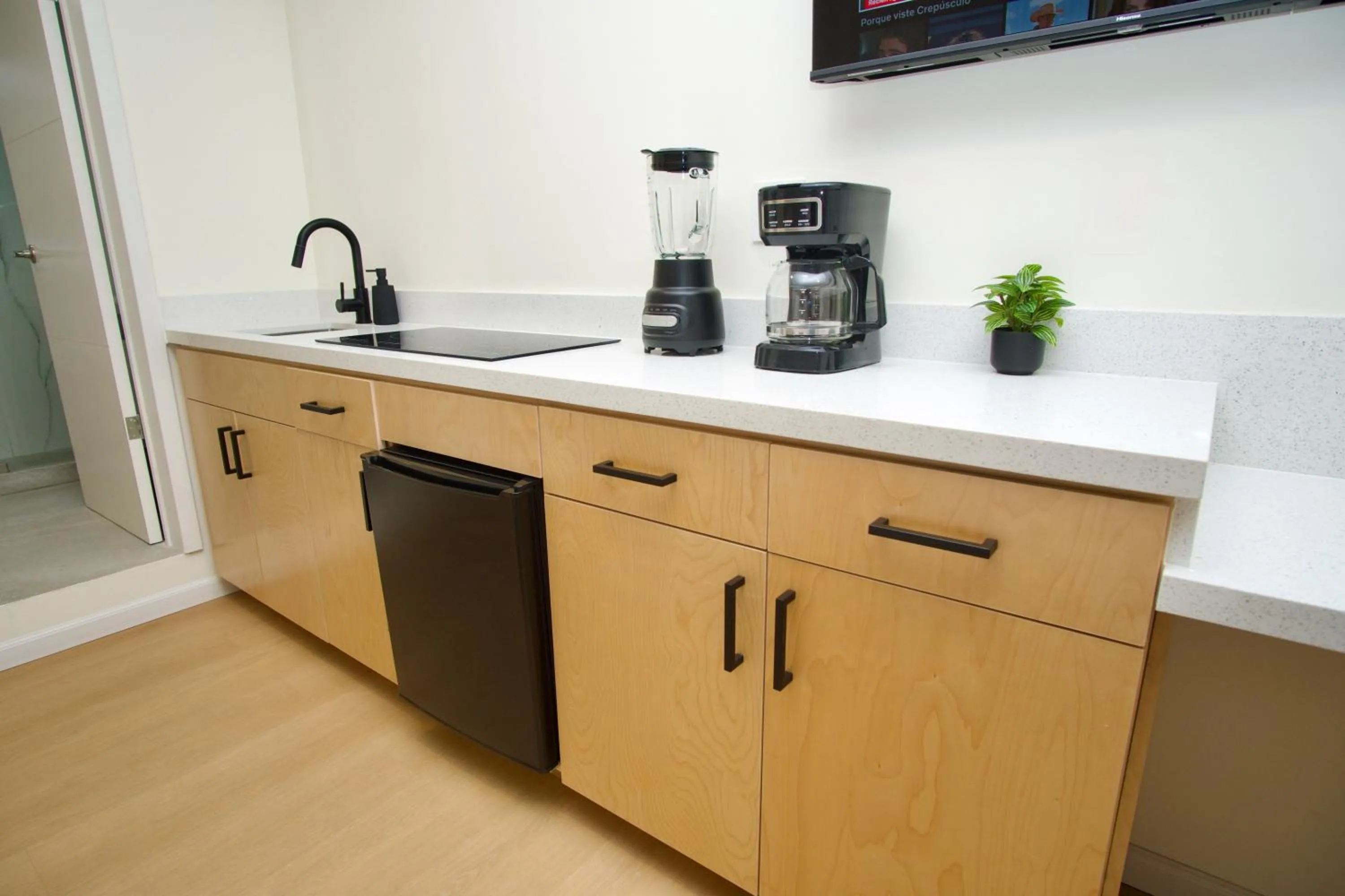 Coffee/tea facilities in Rio Suites