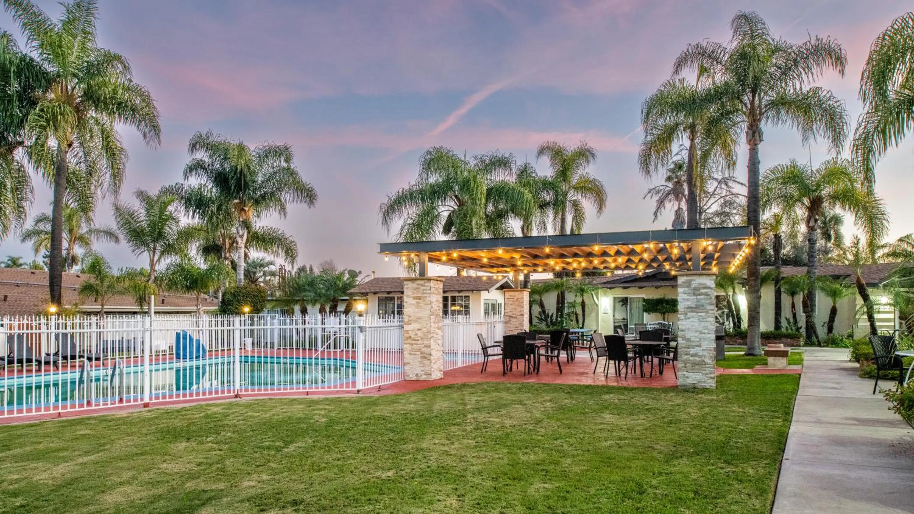 Patio in Fallbrook Country Inn