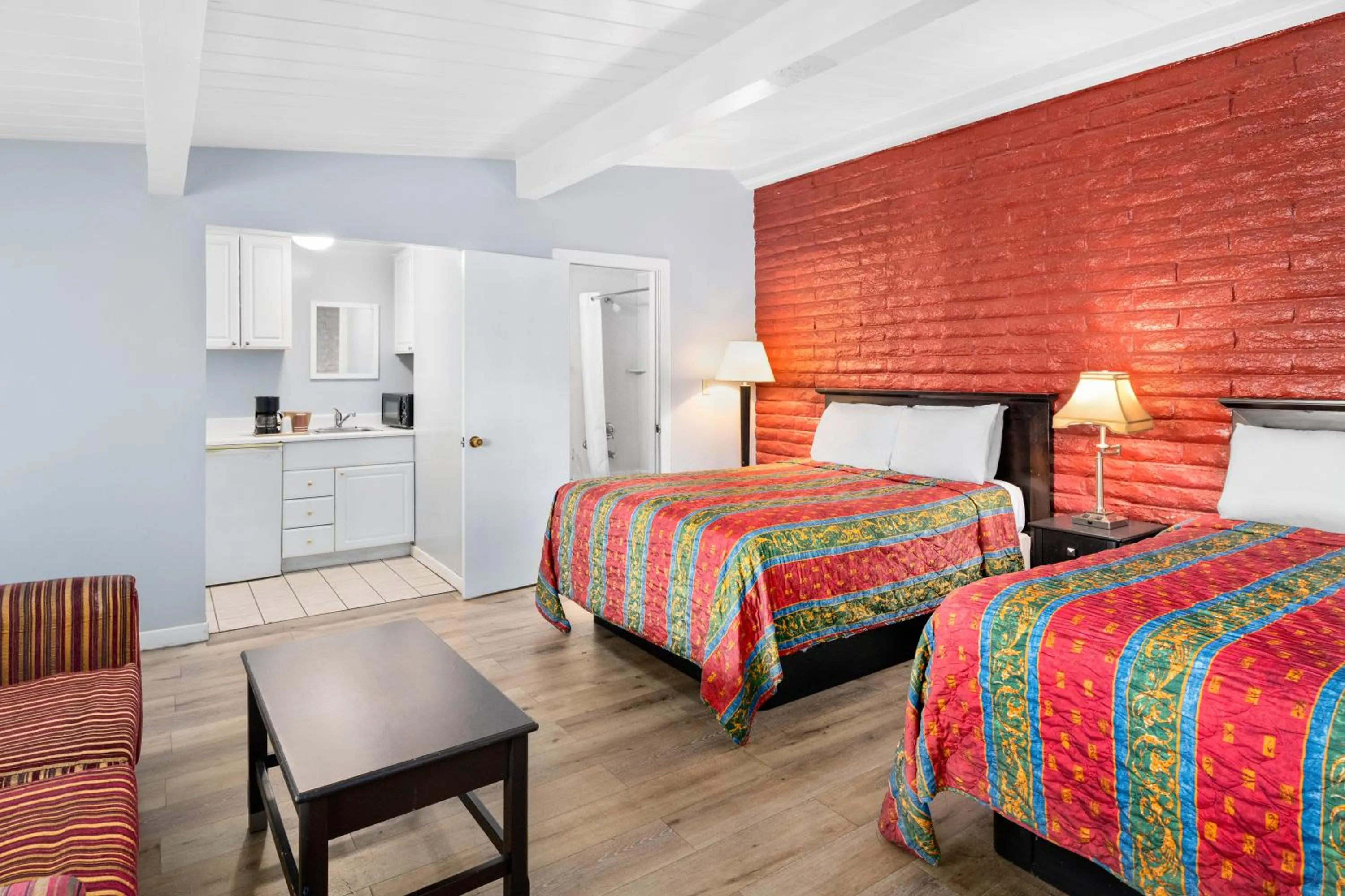 Kitchen or kitchenette, Bed in Fallbrook Country Inn