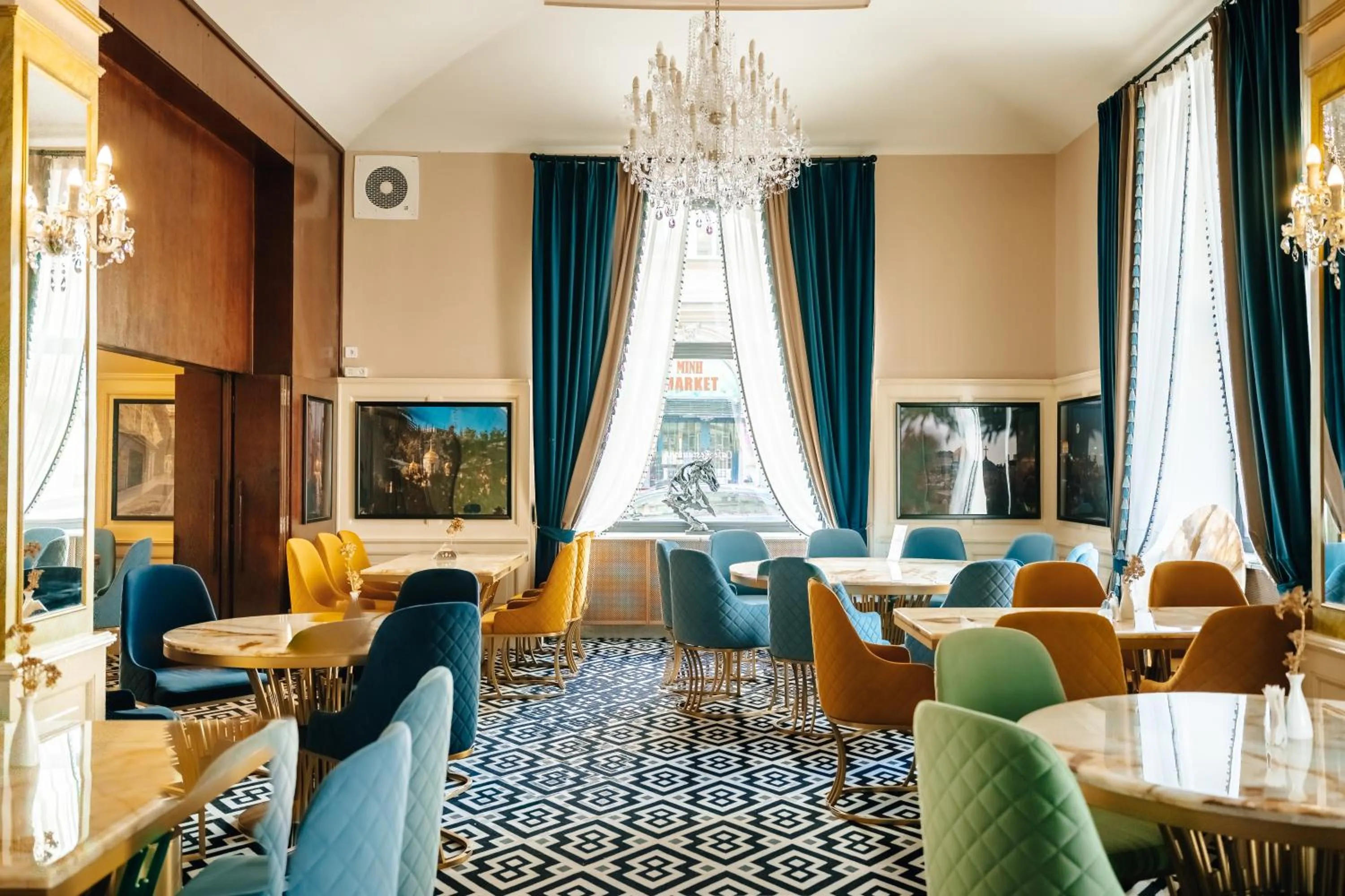 Restaurant/places to eat in Hotel Praga 1885 by Wagnerstays