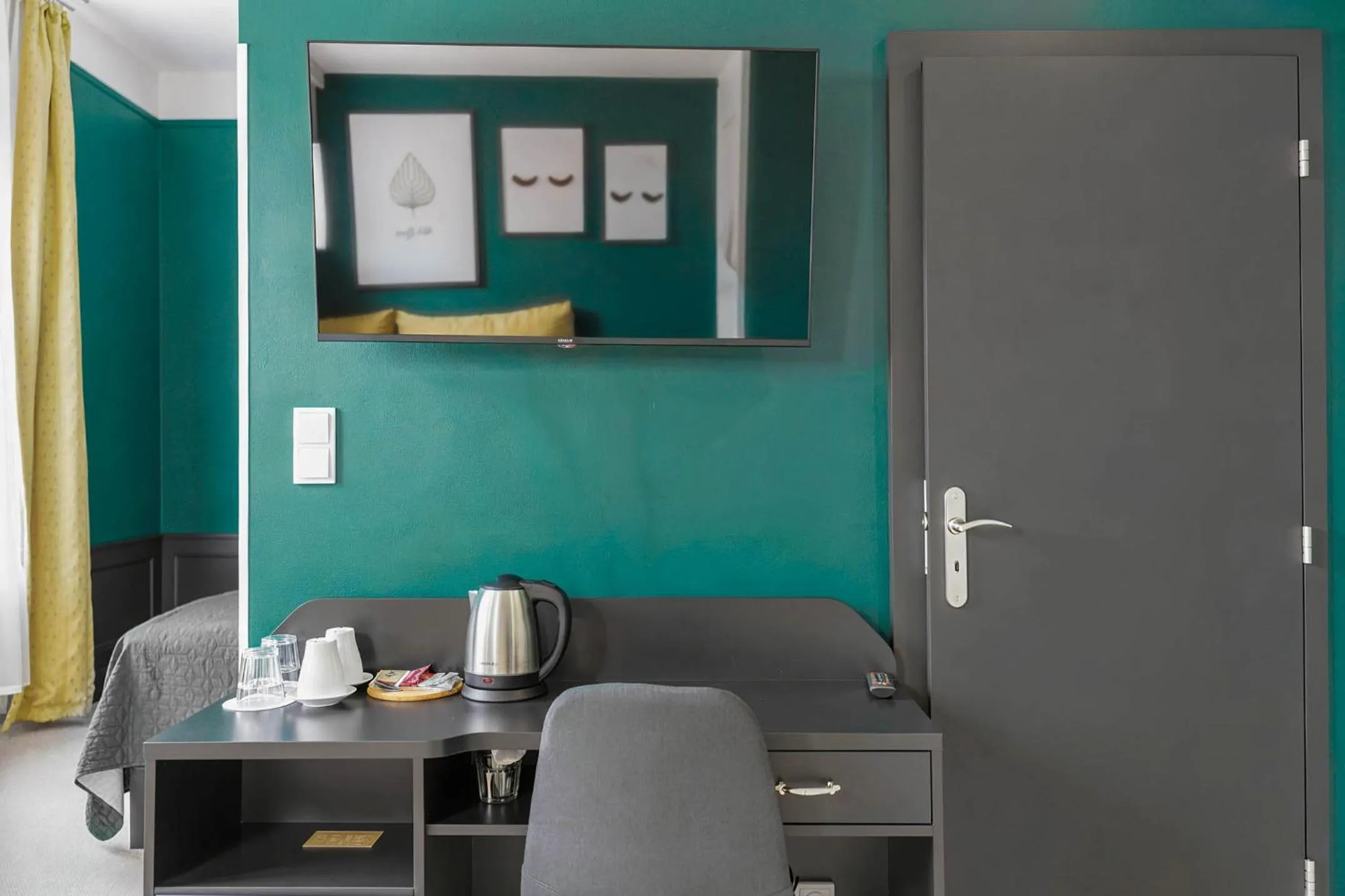 Coffee/tea facilities in Hotel Praga 1885 by Wagnerstays