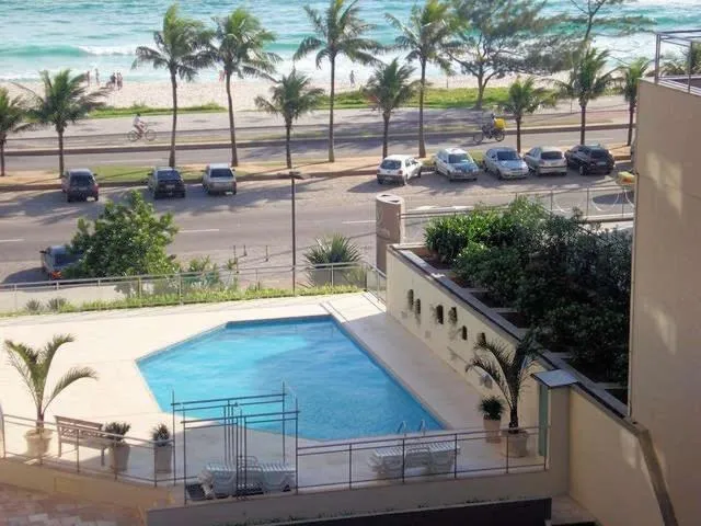 Property building in Apartamento na Praia da Barra