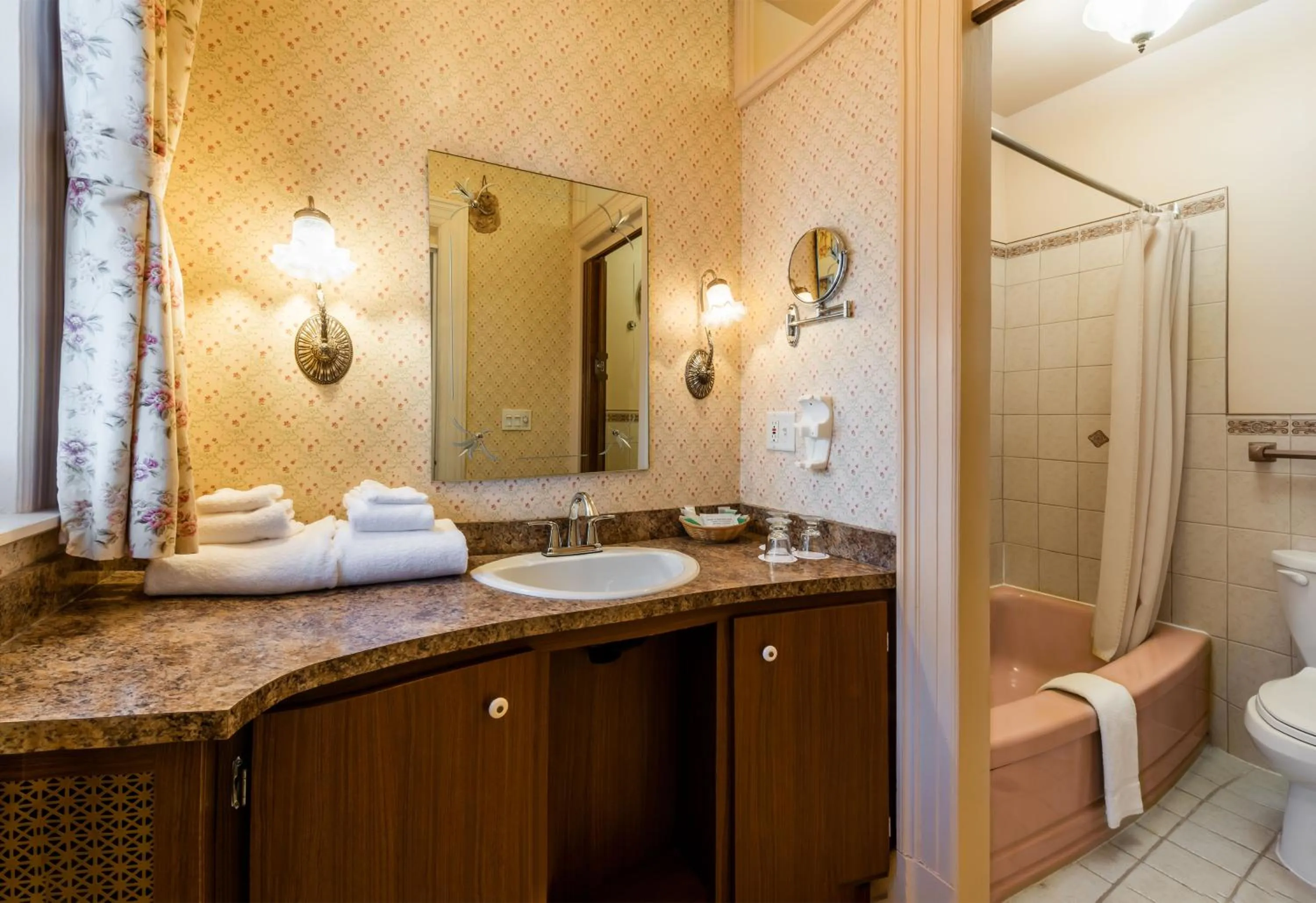 Bathroom in Le Chateau de Pierre - Par Aneyro