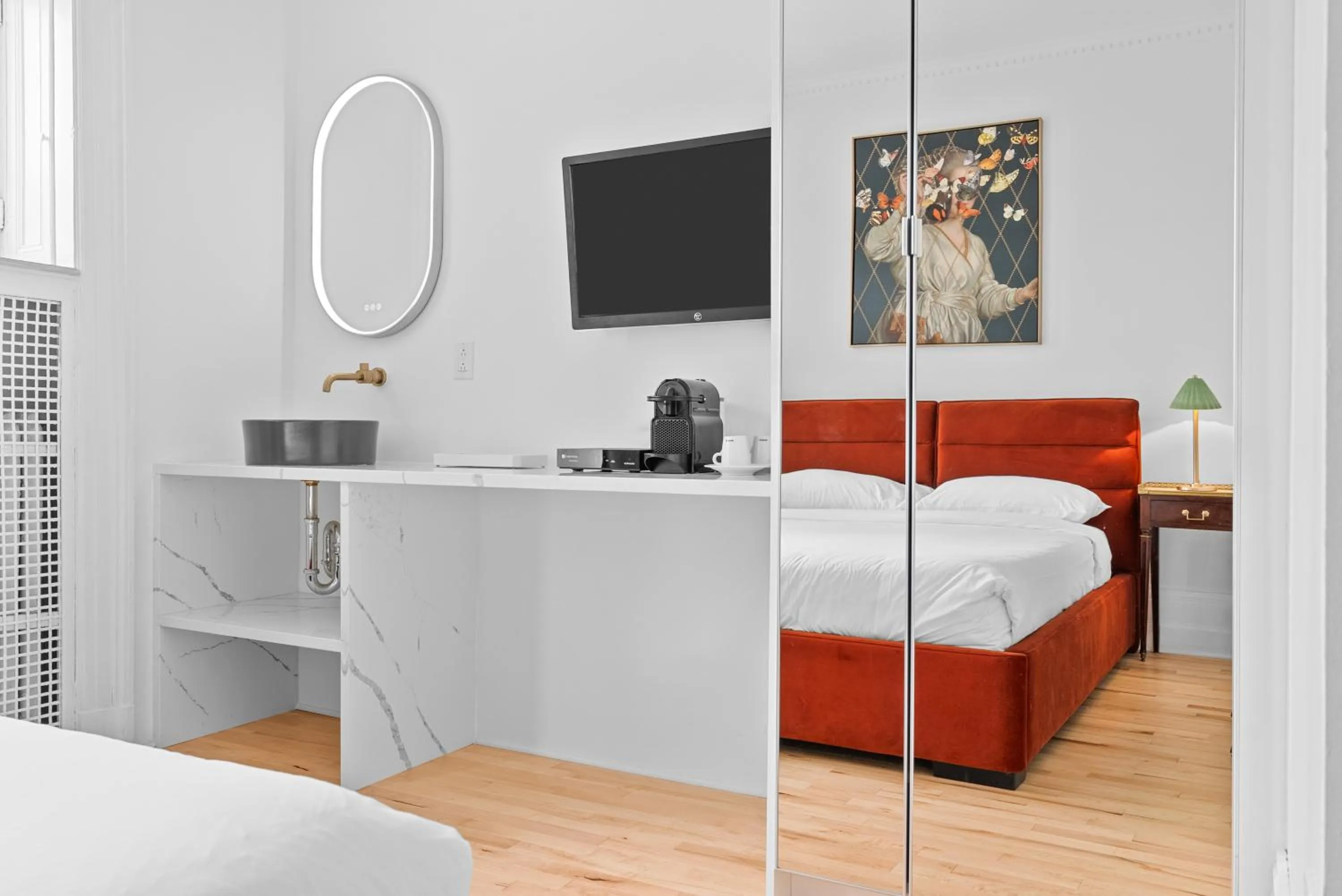 Bed in Le Chateau de Pierre - Par Aneyro