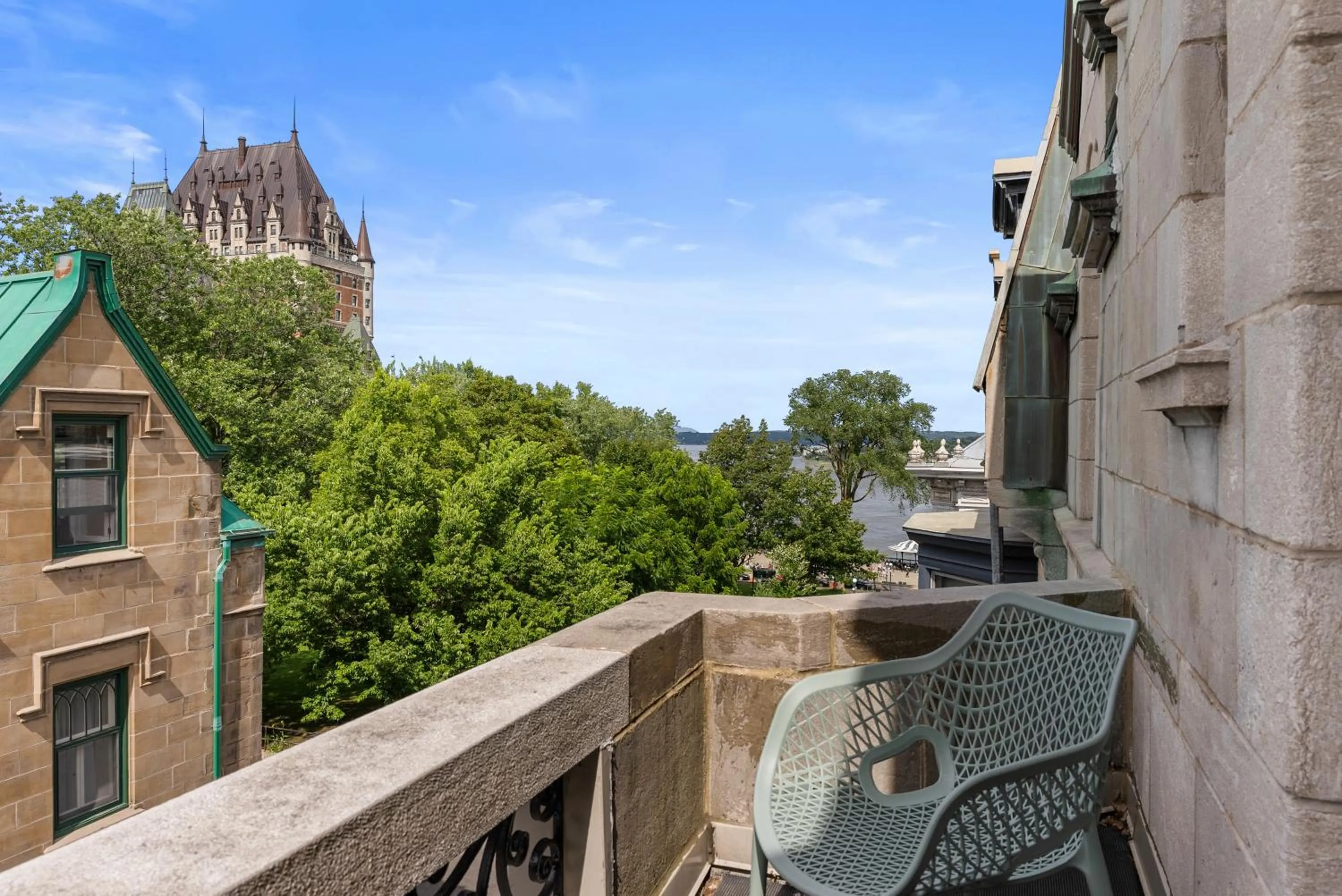 Le Chateau de Pierre - Par Aneyro