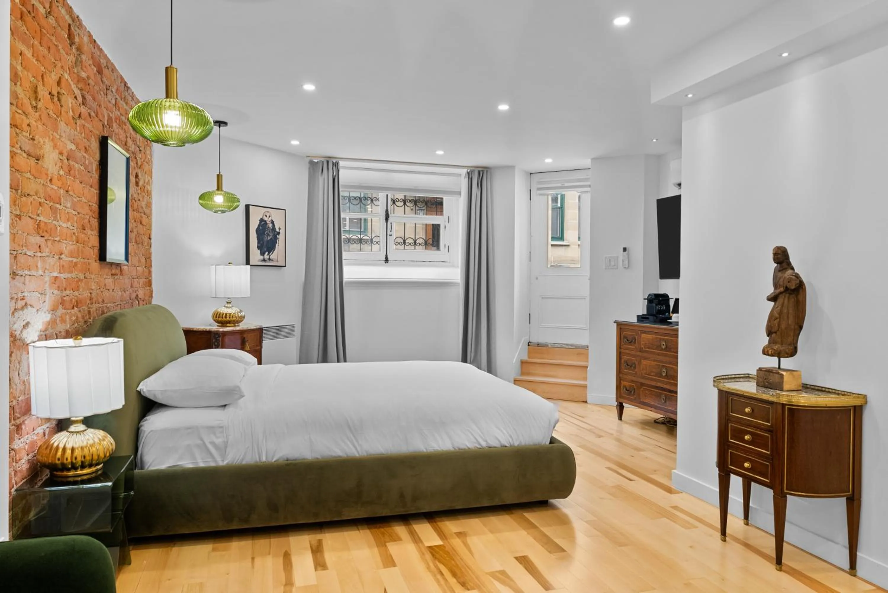 Bed in Le Chateau de Pierre - Par Aneyro