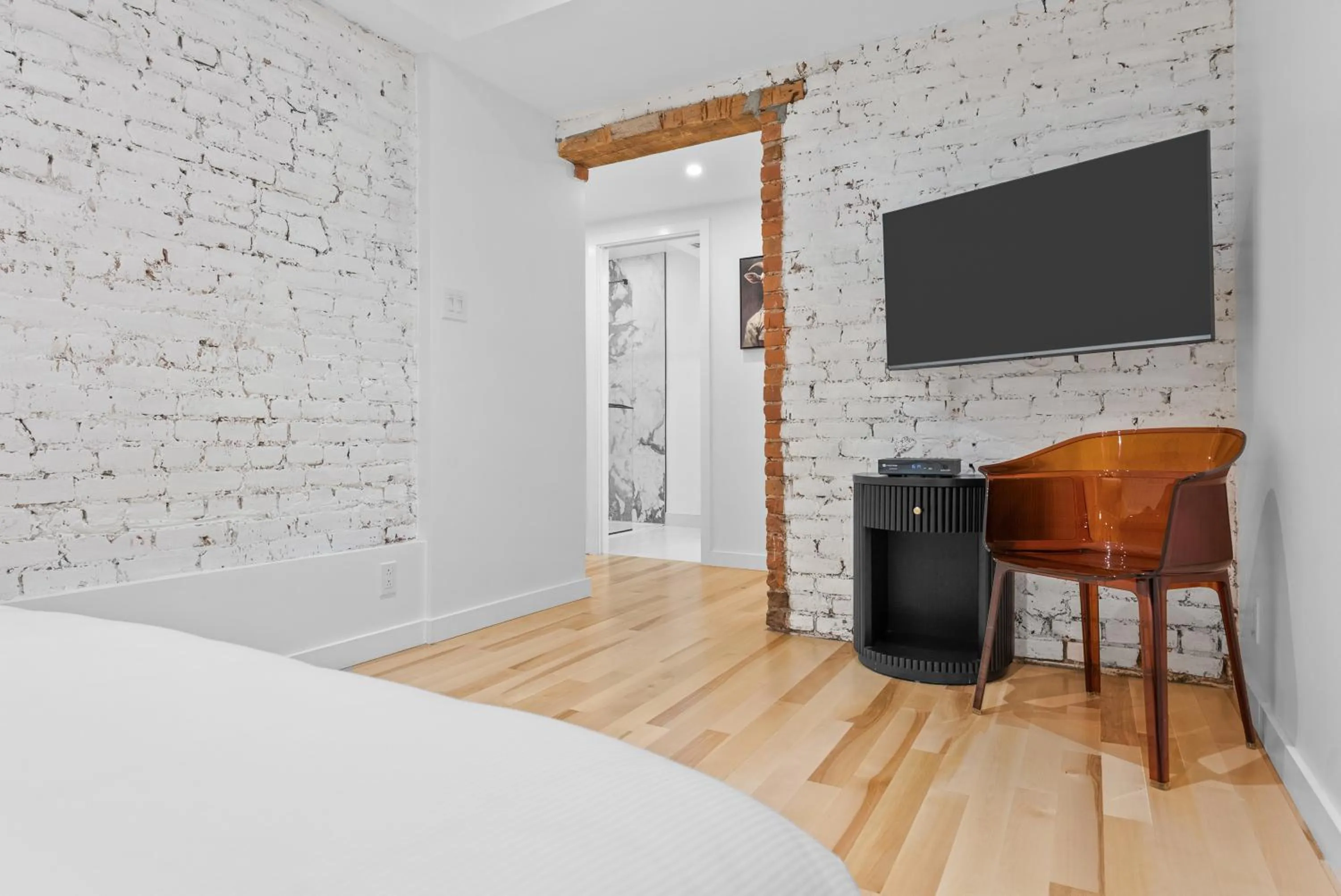 Bed in Le Chateau de Pierre - Par Aneyro