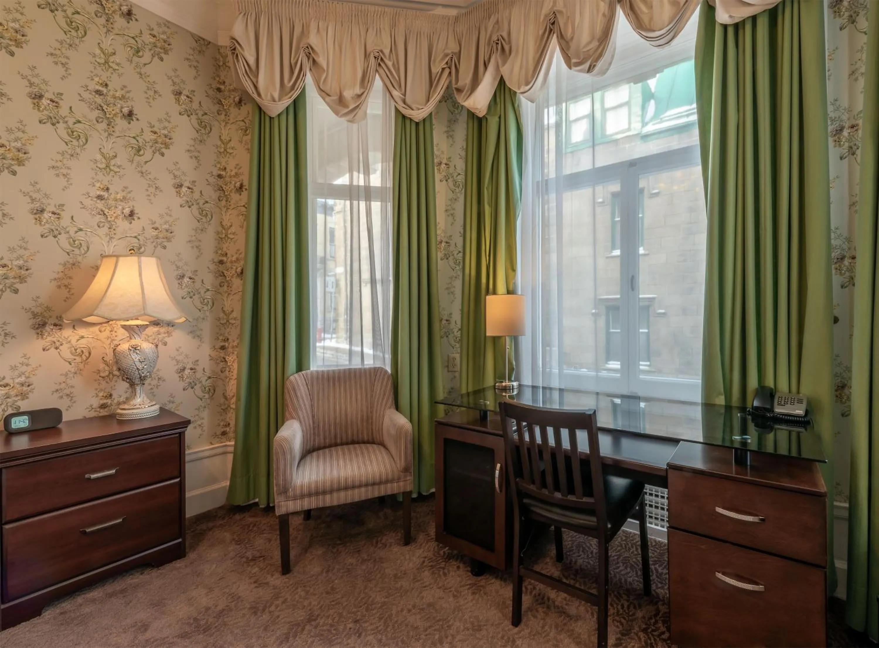 Bedroom in Le Chateau de Pierre - Par Aneyro