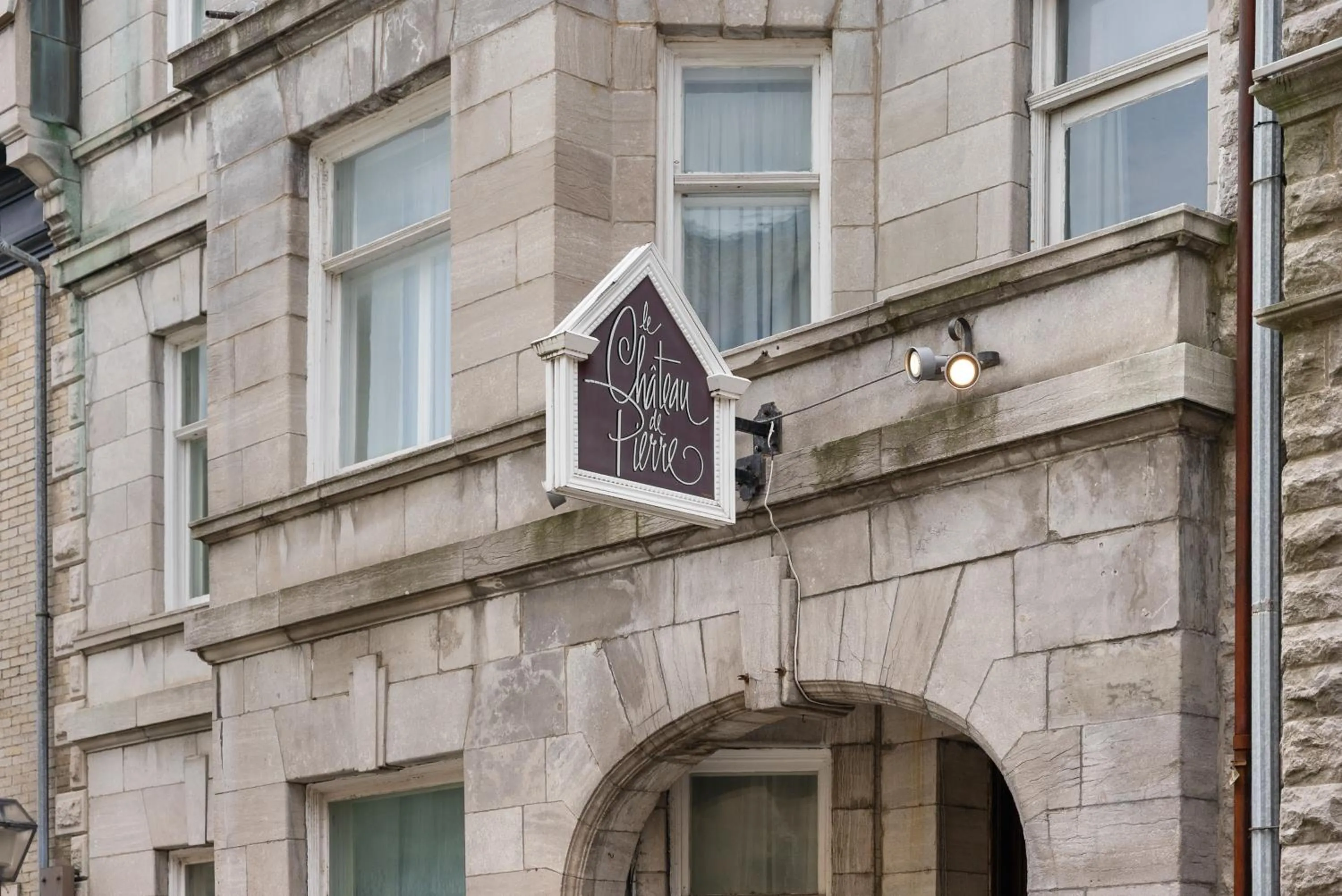 Le Chateau de Pierre - Par Aneyro