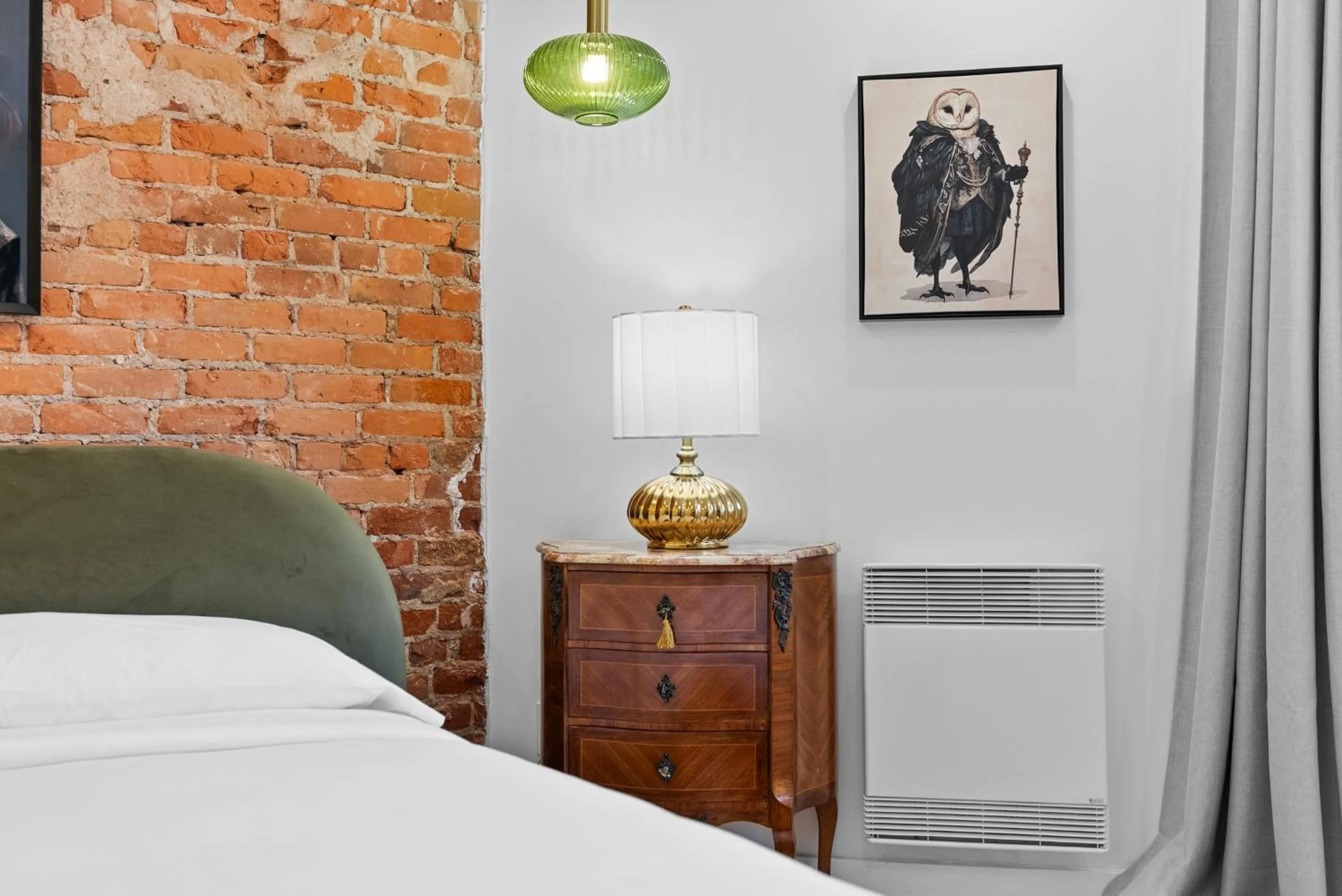 Bed in Le Chateau de Pierre - Par Aneyro