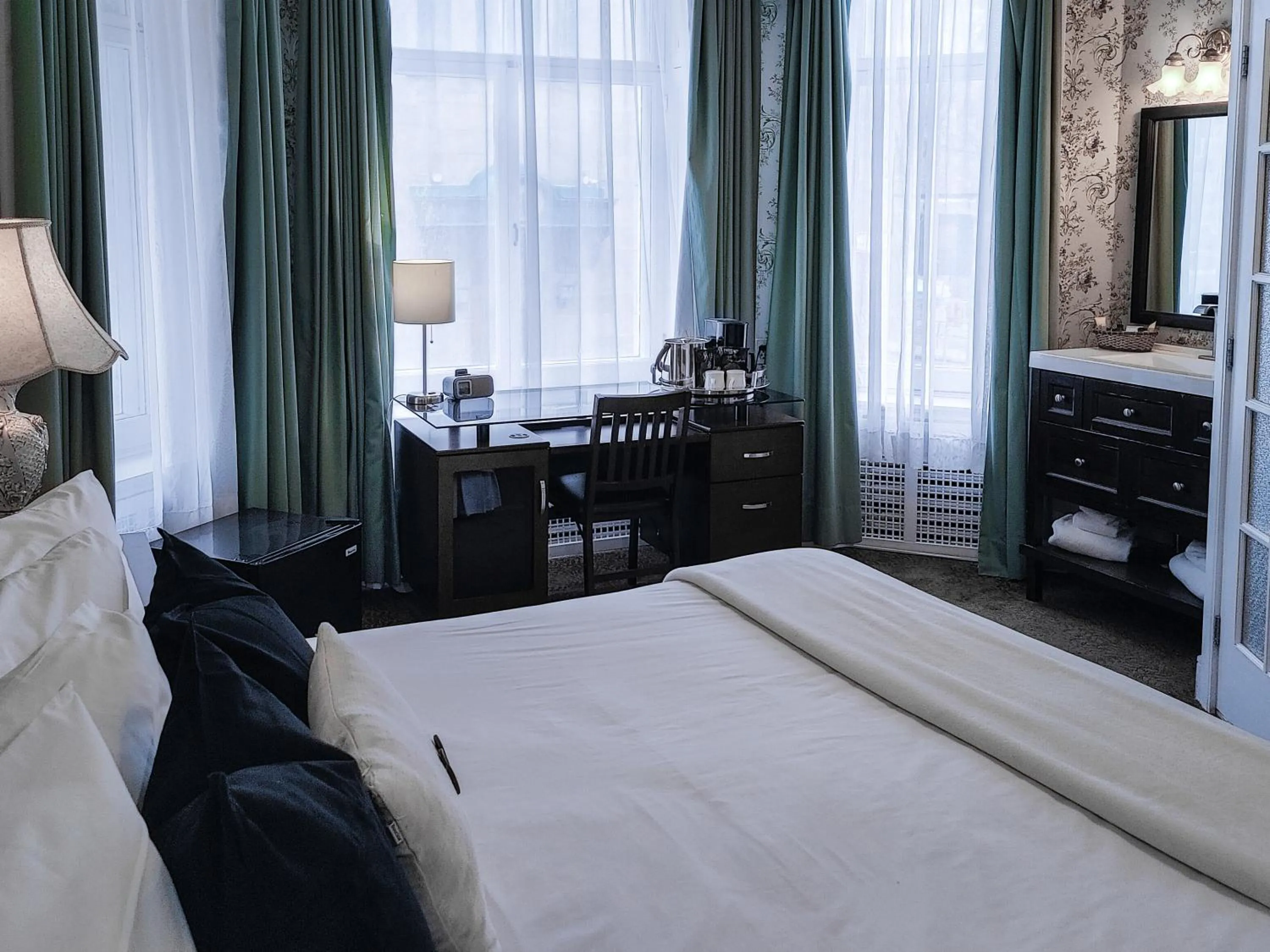 Bed in Le Chateau de Pierre - Par Aneyro