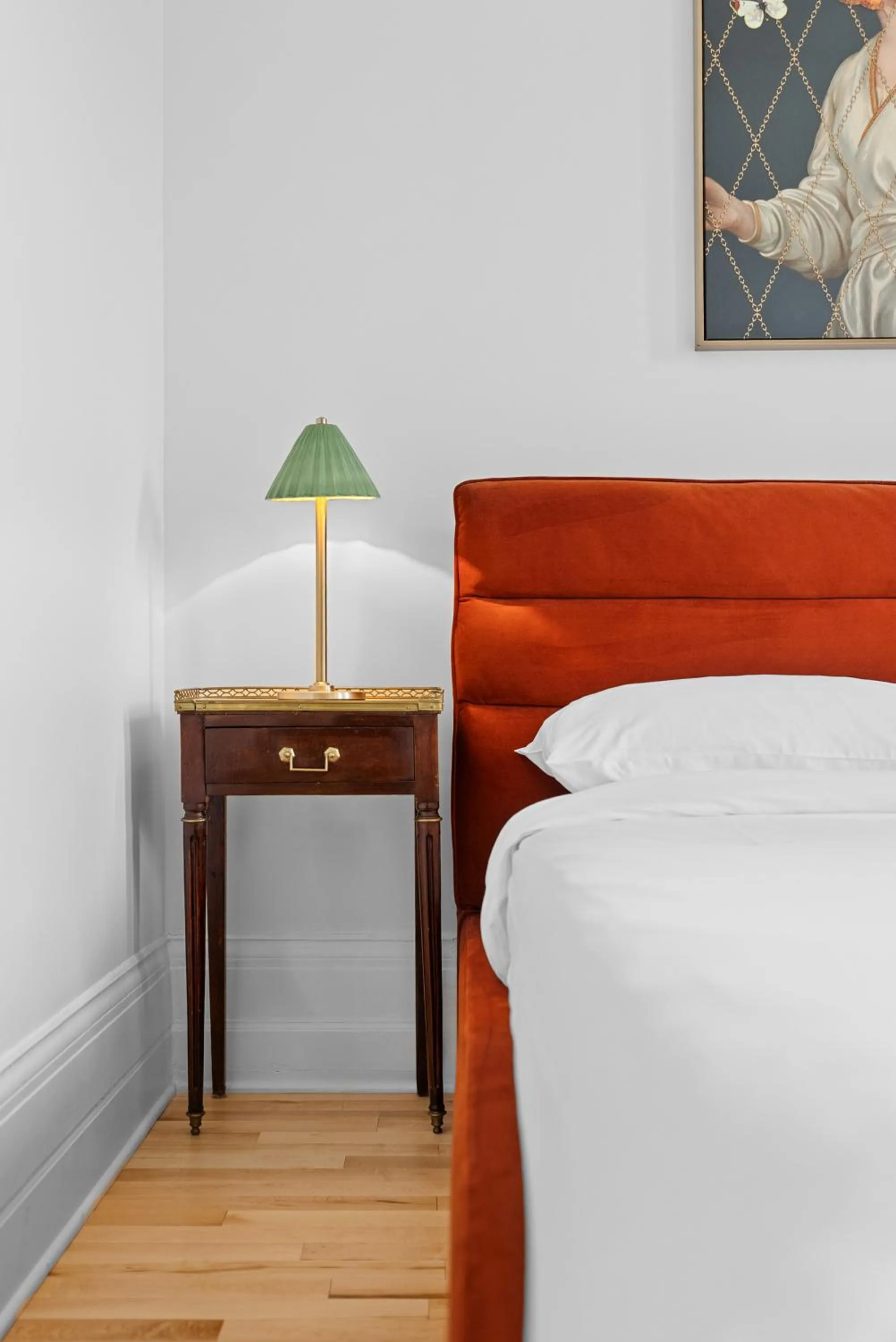 Bed in Le Chateau de Pierre - Par Aneyro