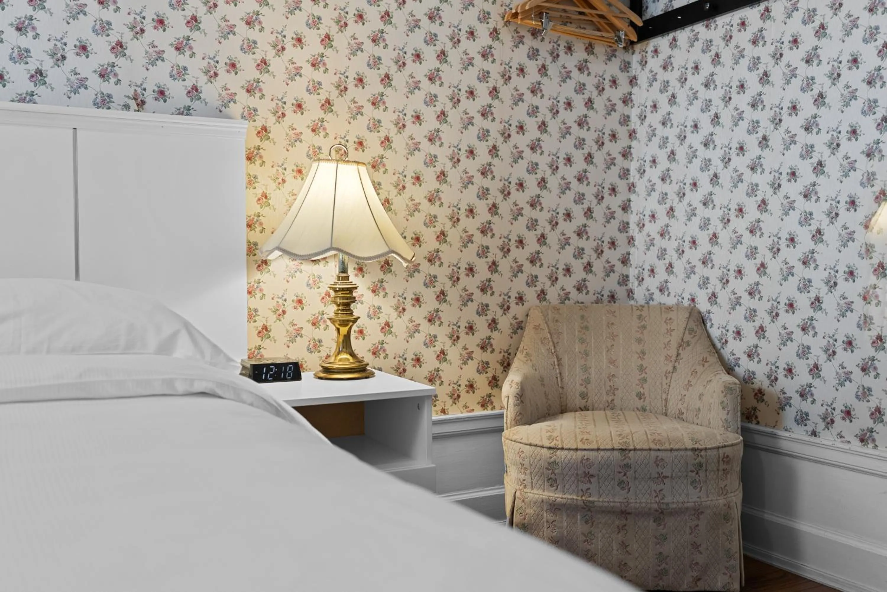 Bed in Le Chateau de Pierre - Par Aneyro