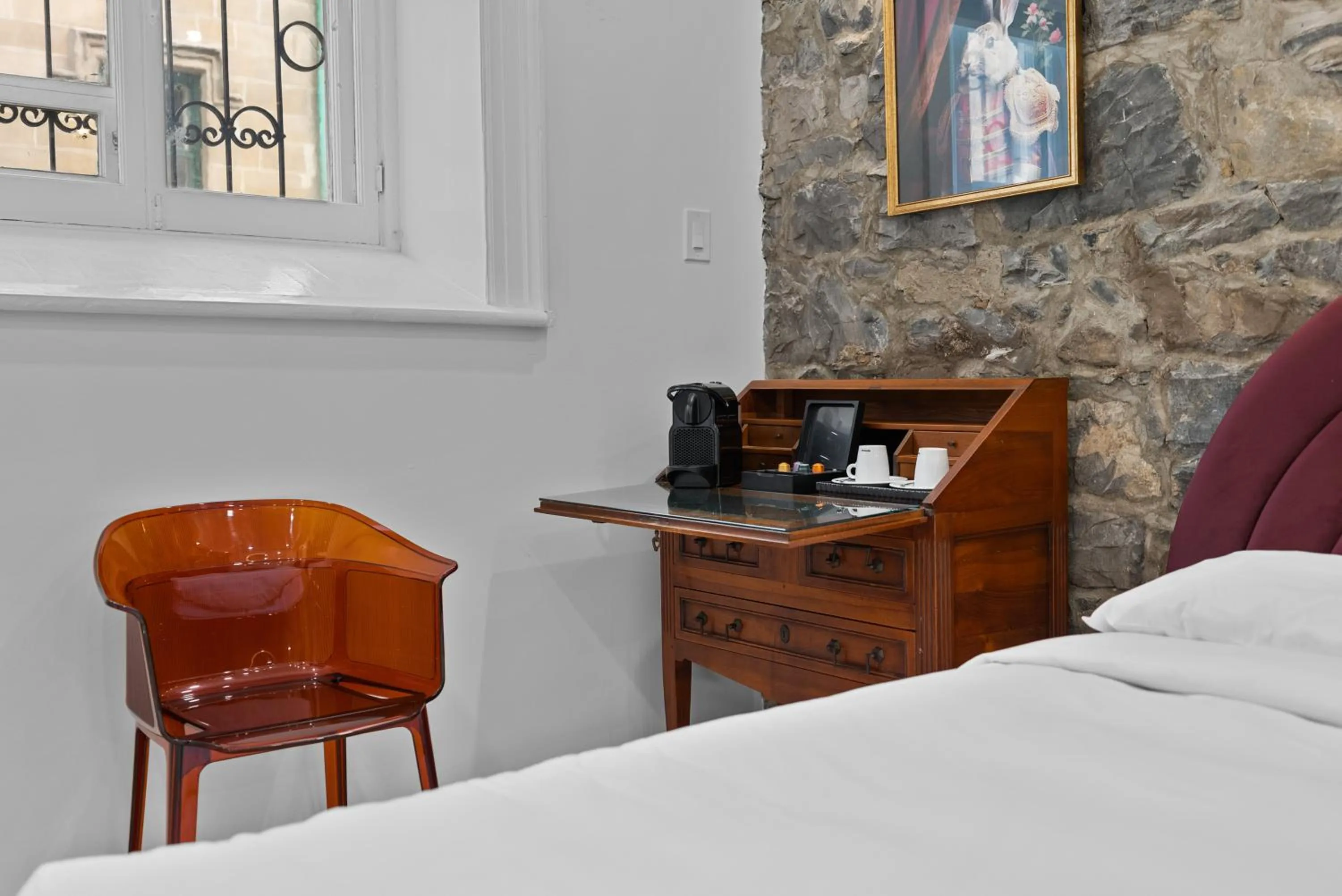 Bed in Le Chateau de Pierre - Par Aneyro