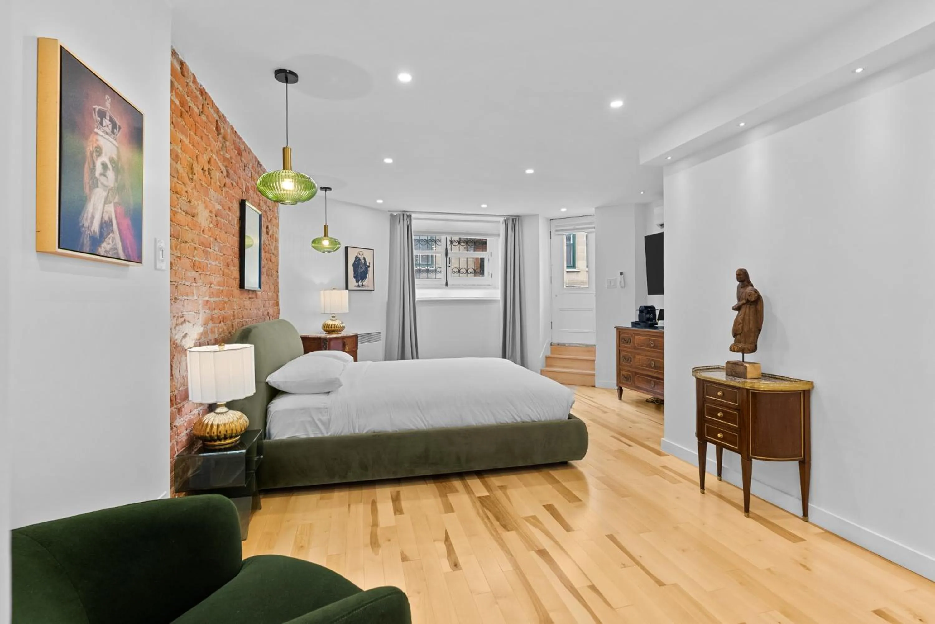 Bed in Le Chateau de Pierre - Par Aneyro