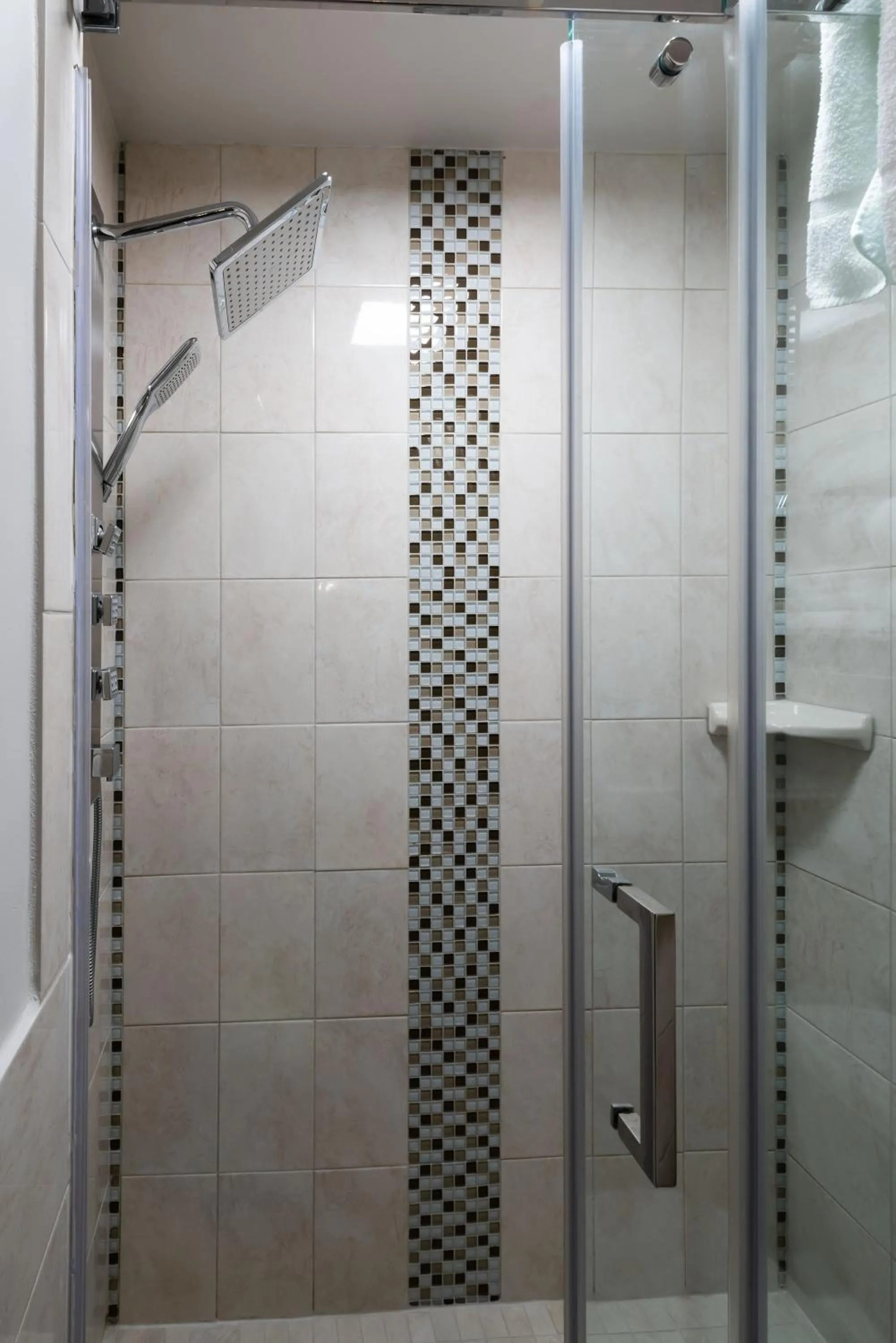 Shower in Le Chateau de Pierre - Par Aneyro