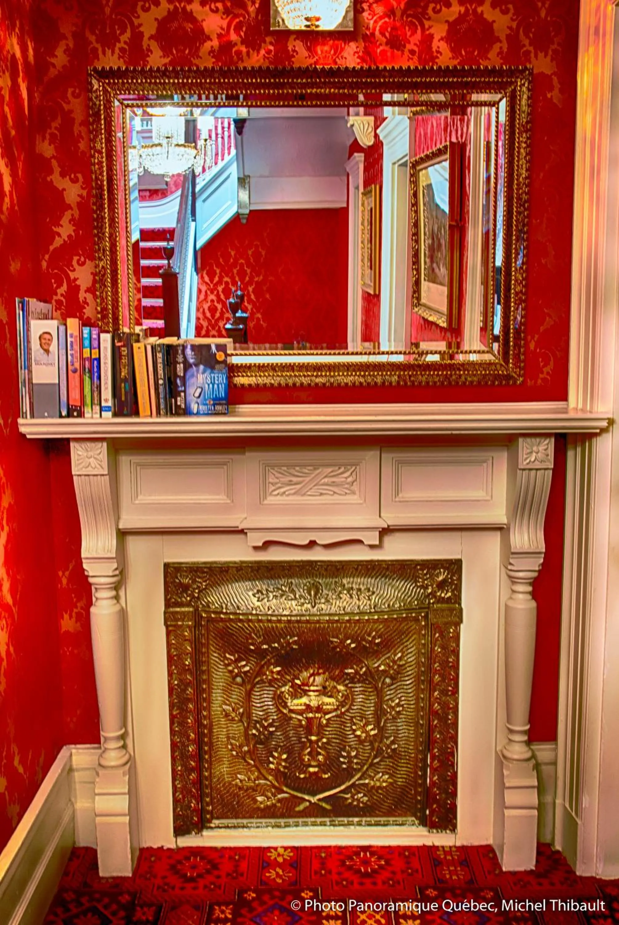 Lobby or reception in Le Chateau de Pierre - Par Aneyro