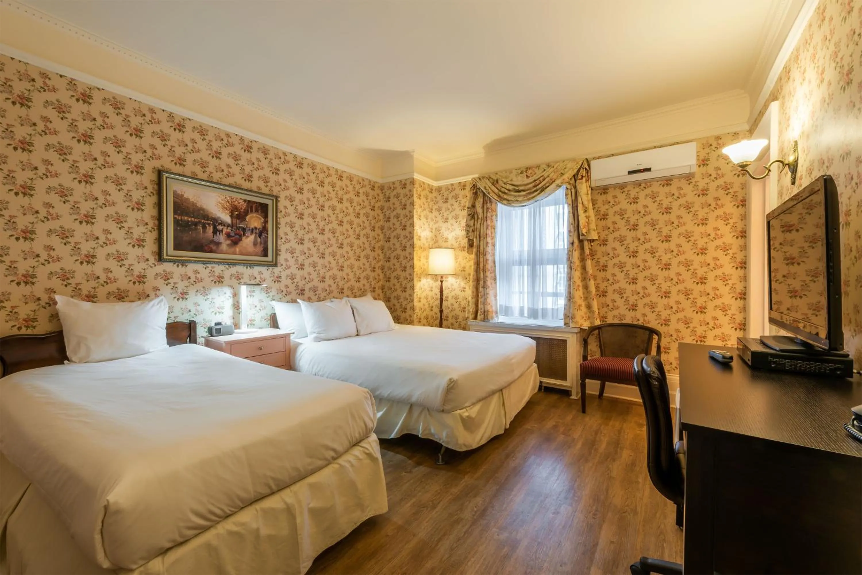 Bedroom, Bed in Le Chateau de Pierre - Par Aneyro