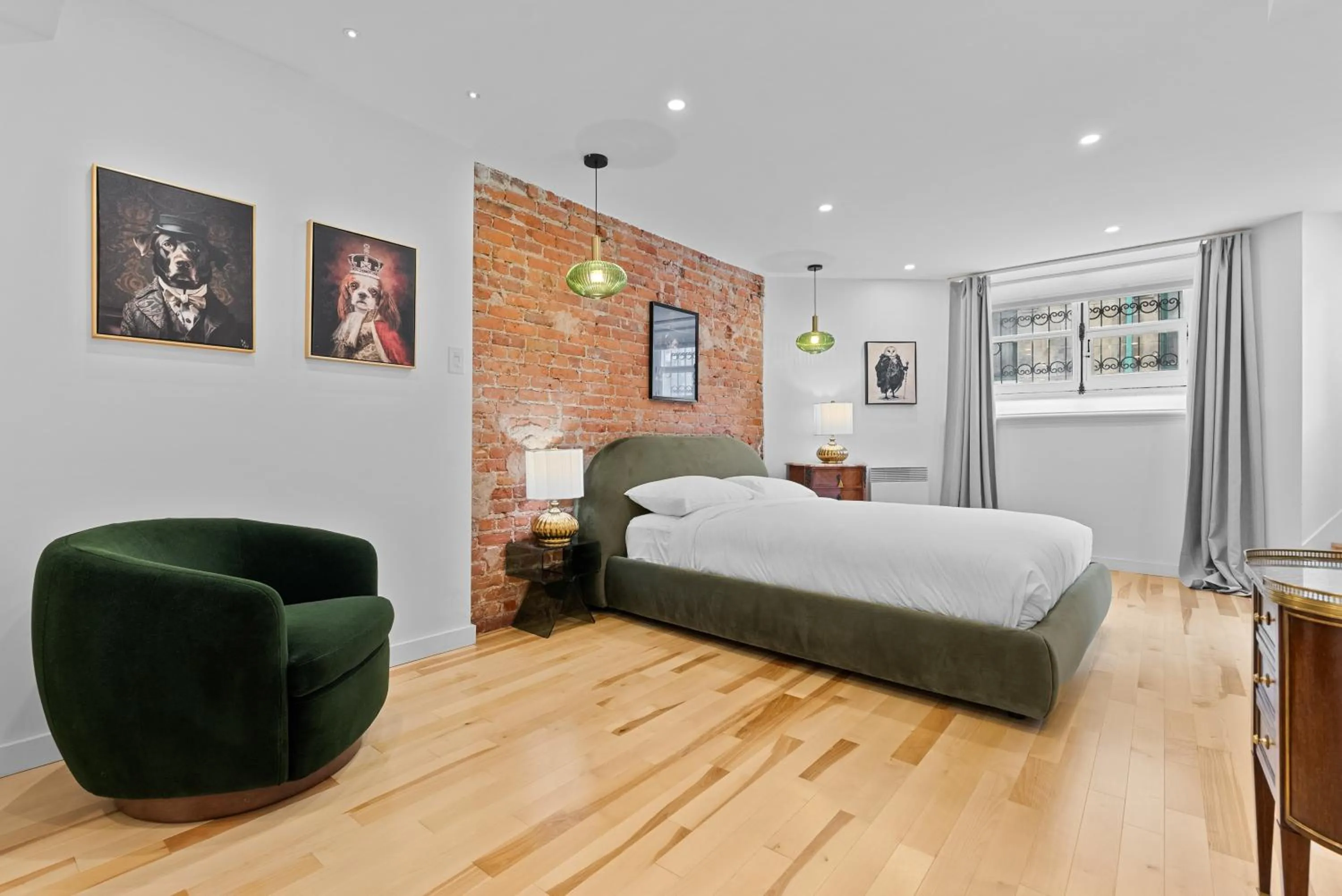 Bed in Le Chateau de Pierre - Par Aneyro