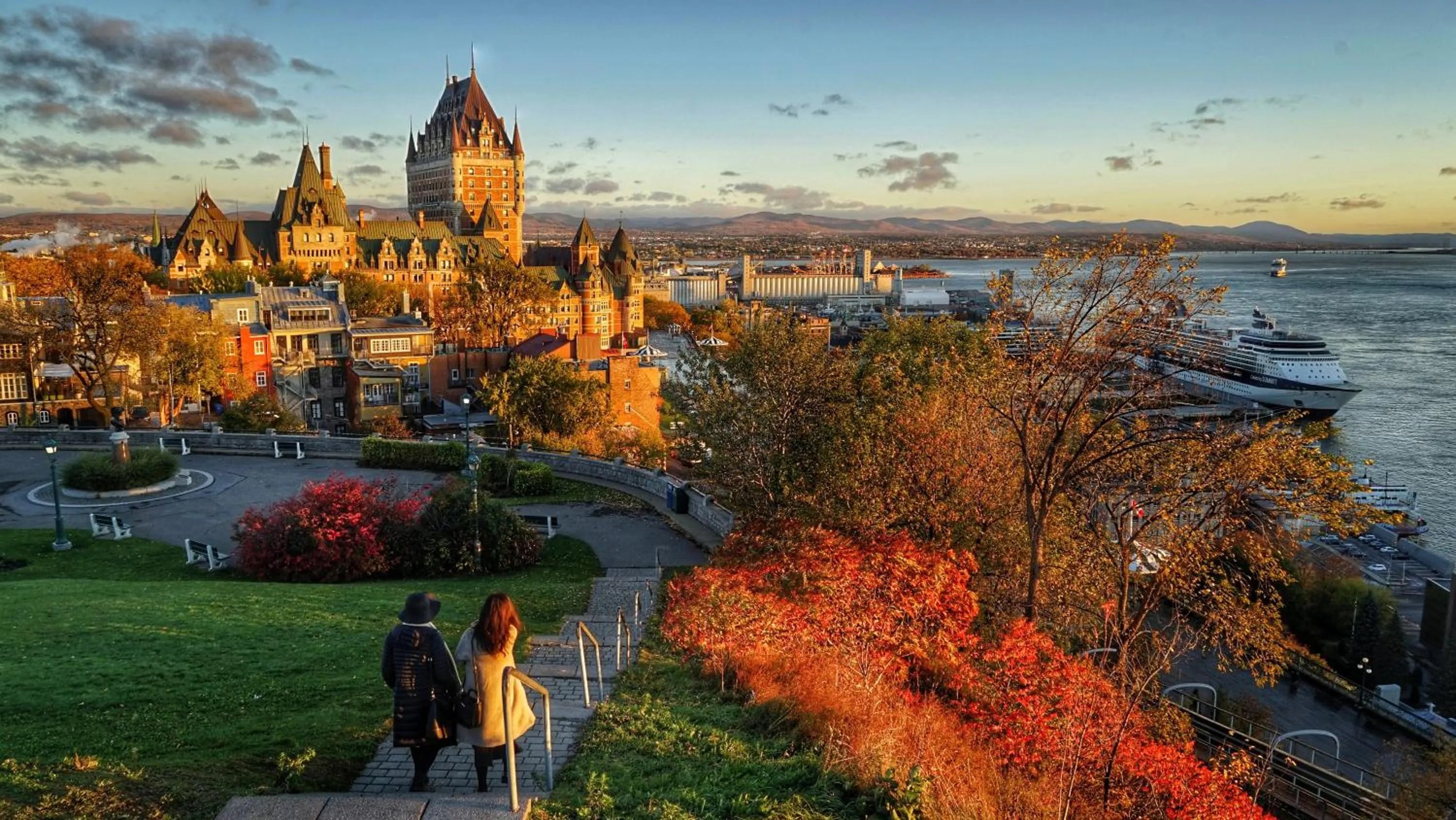Neighbourhood in Le Chateau de Pierre - Par Aneyro