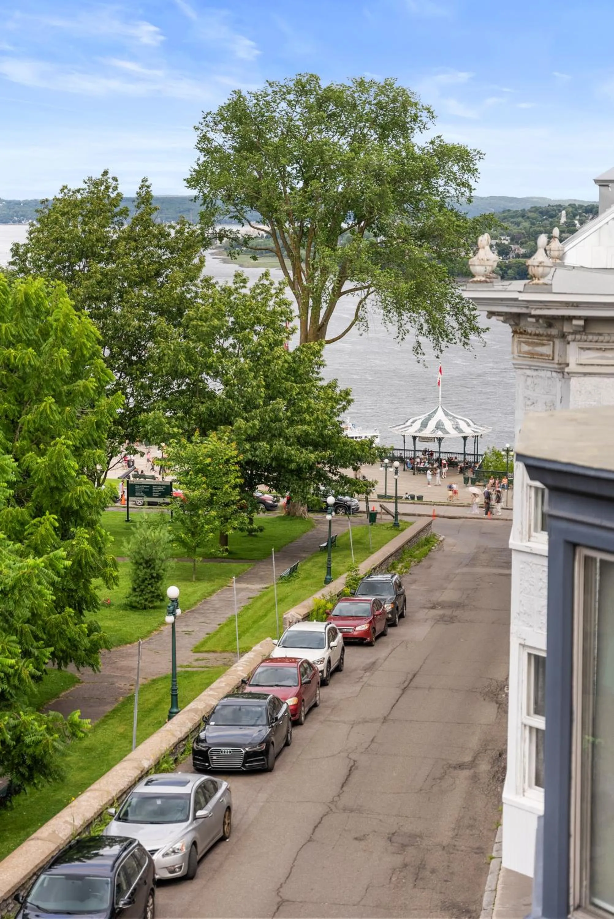 Le Chateau de Pierre - Par Aneyro