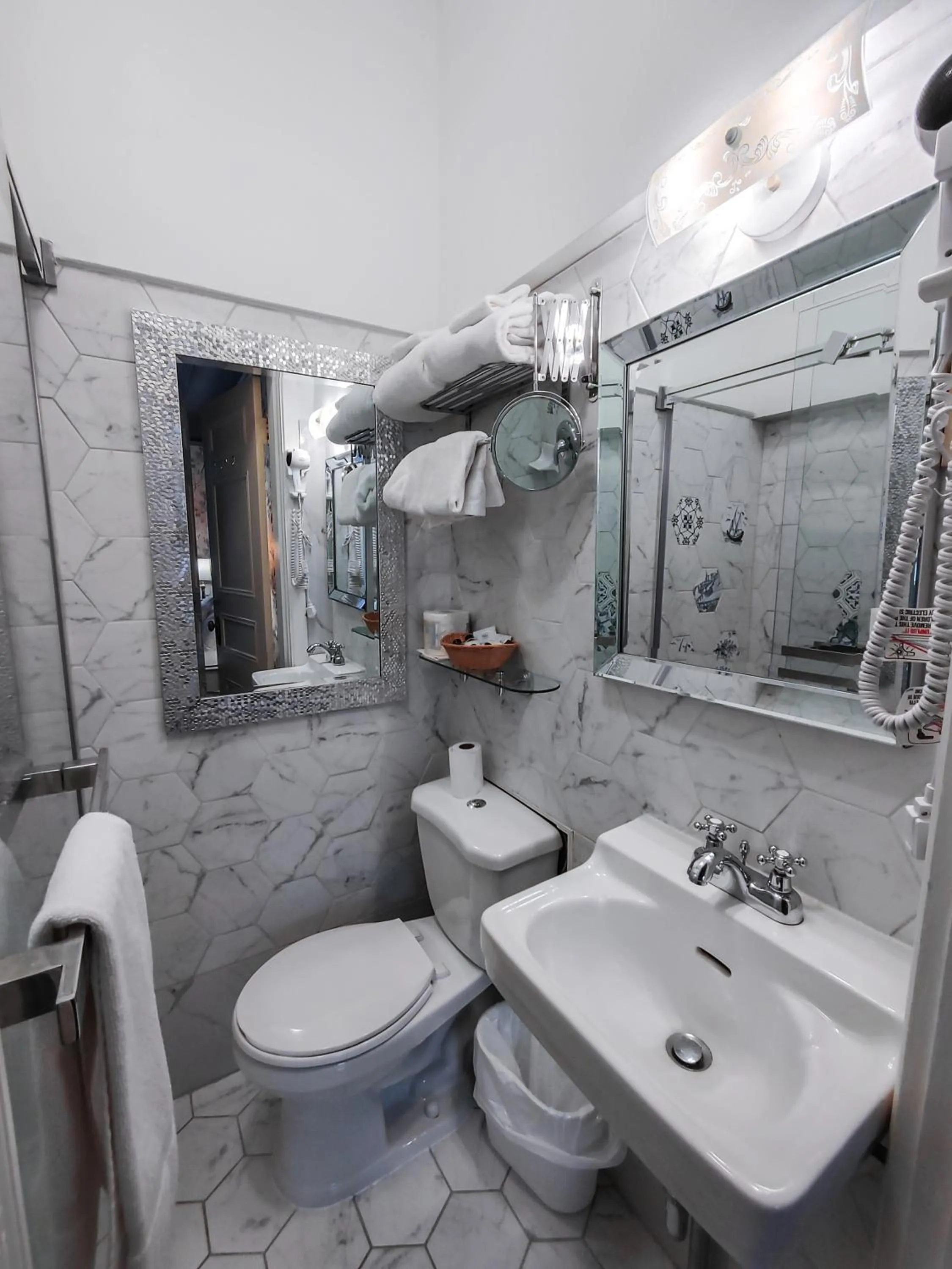 Toilet in Le Chateau de Pierre - Par Aneyro