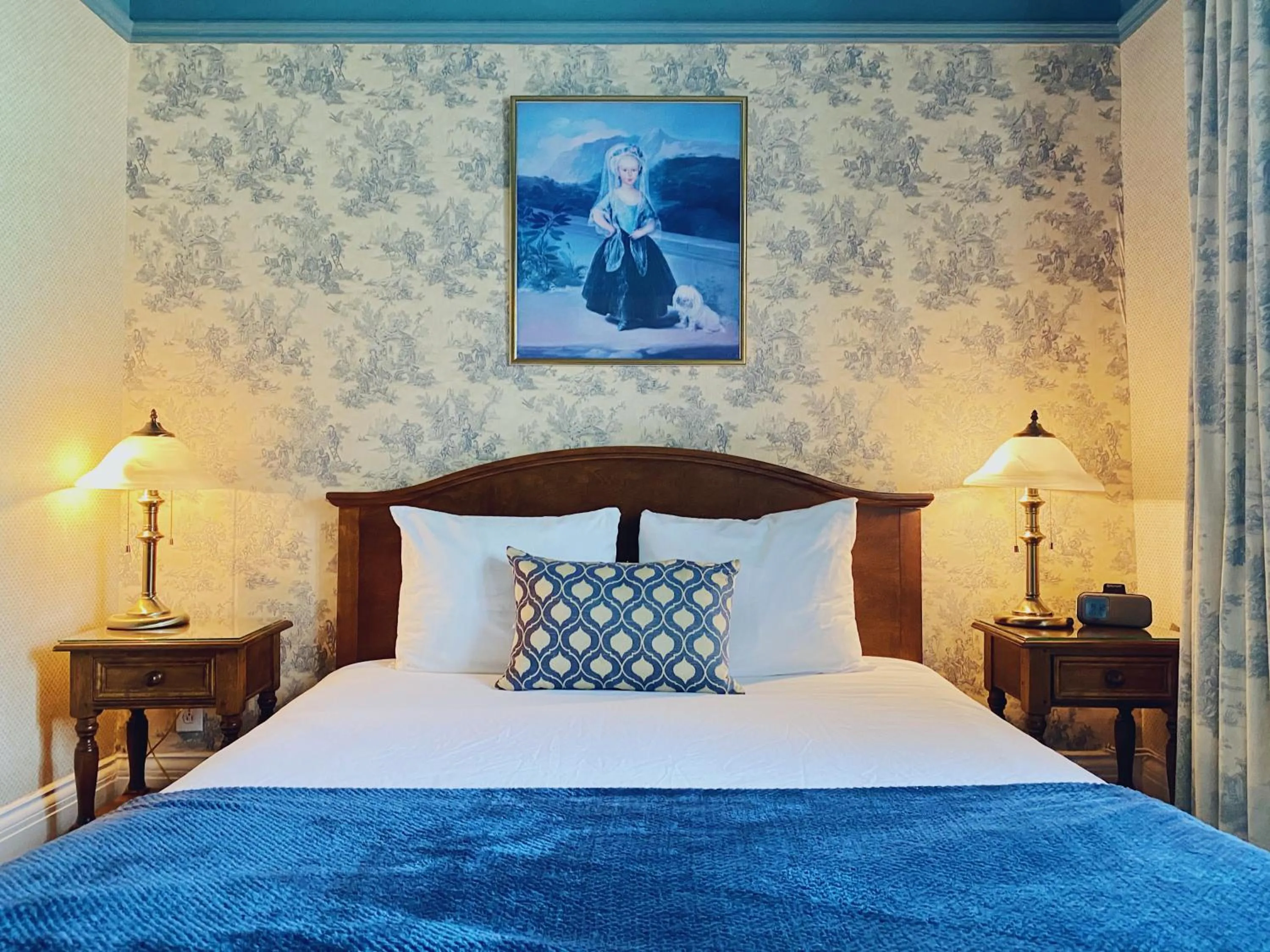 Patio, Bed in Le Chateau de Pierre - Par Aneyro