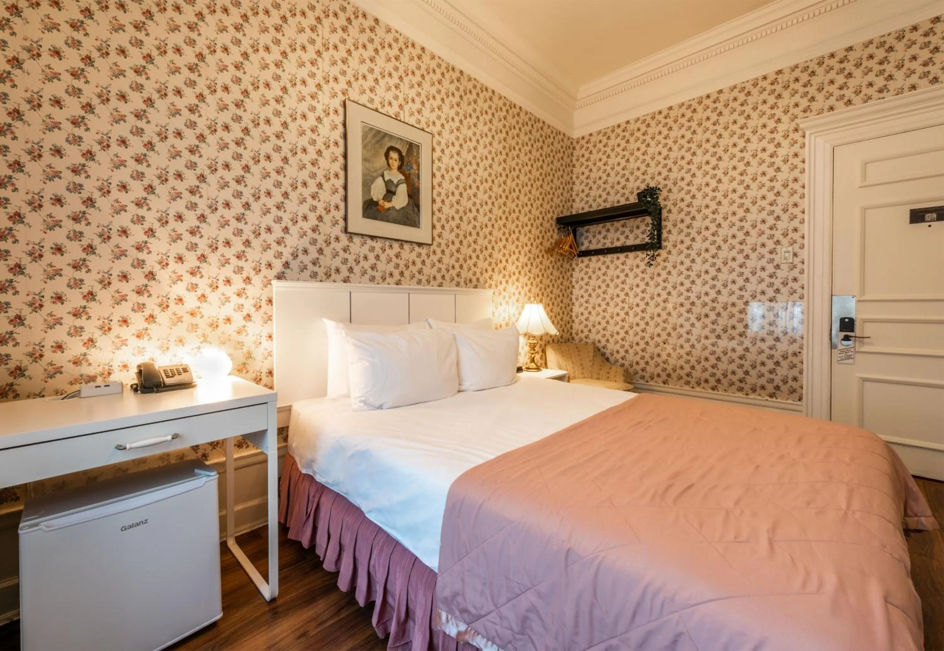 Bedroom, Bed in Le Chateau de Pierre - Par Aneyro