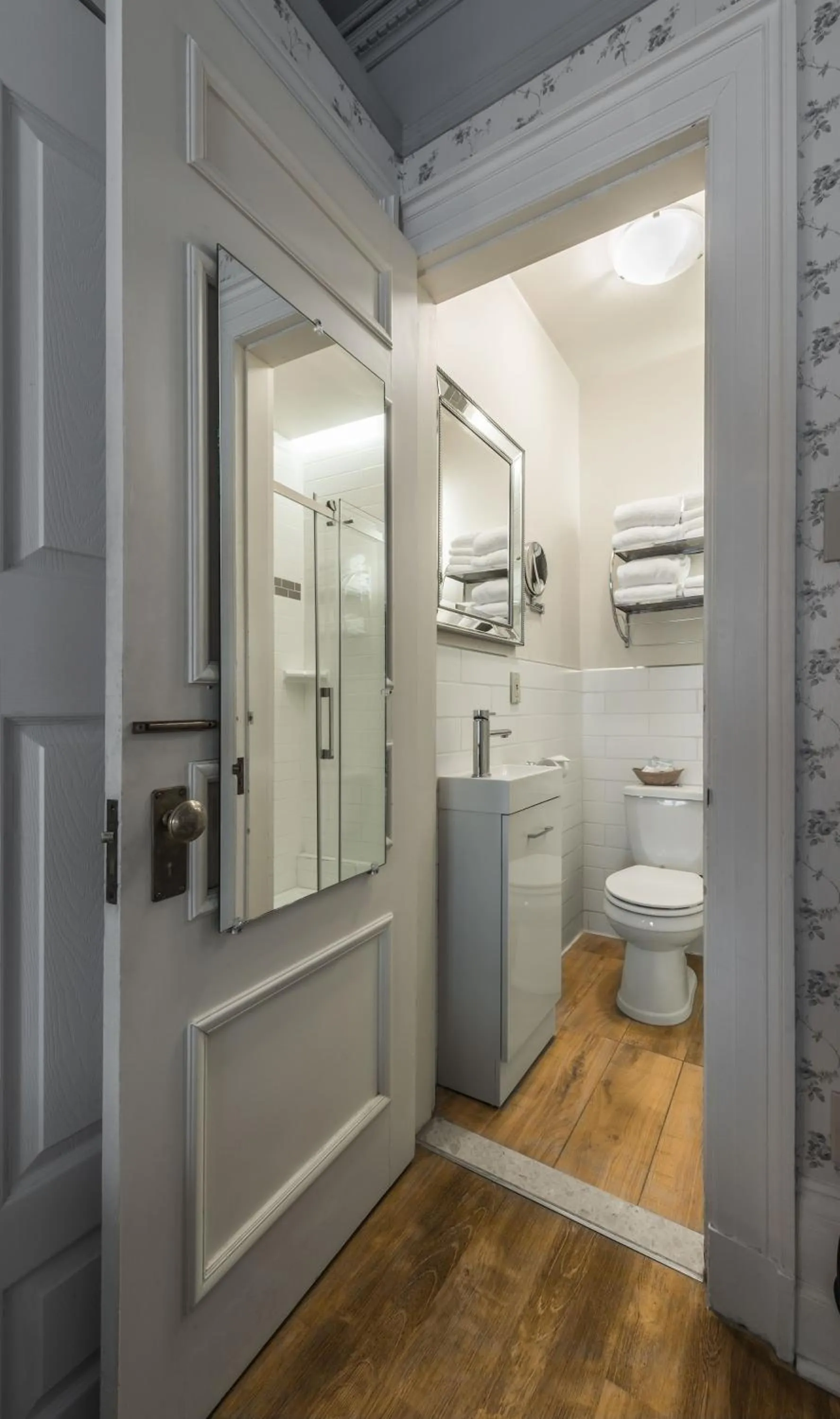 Bathroom in Le Chateau de Pierre - Par Aneyro