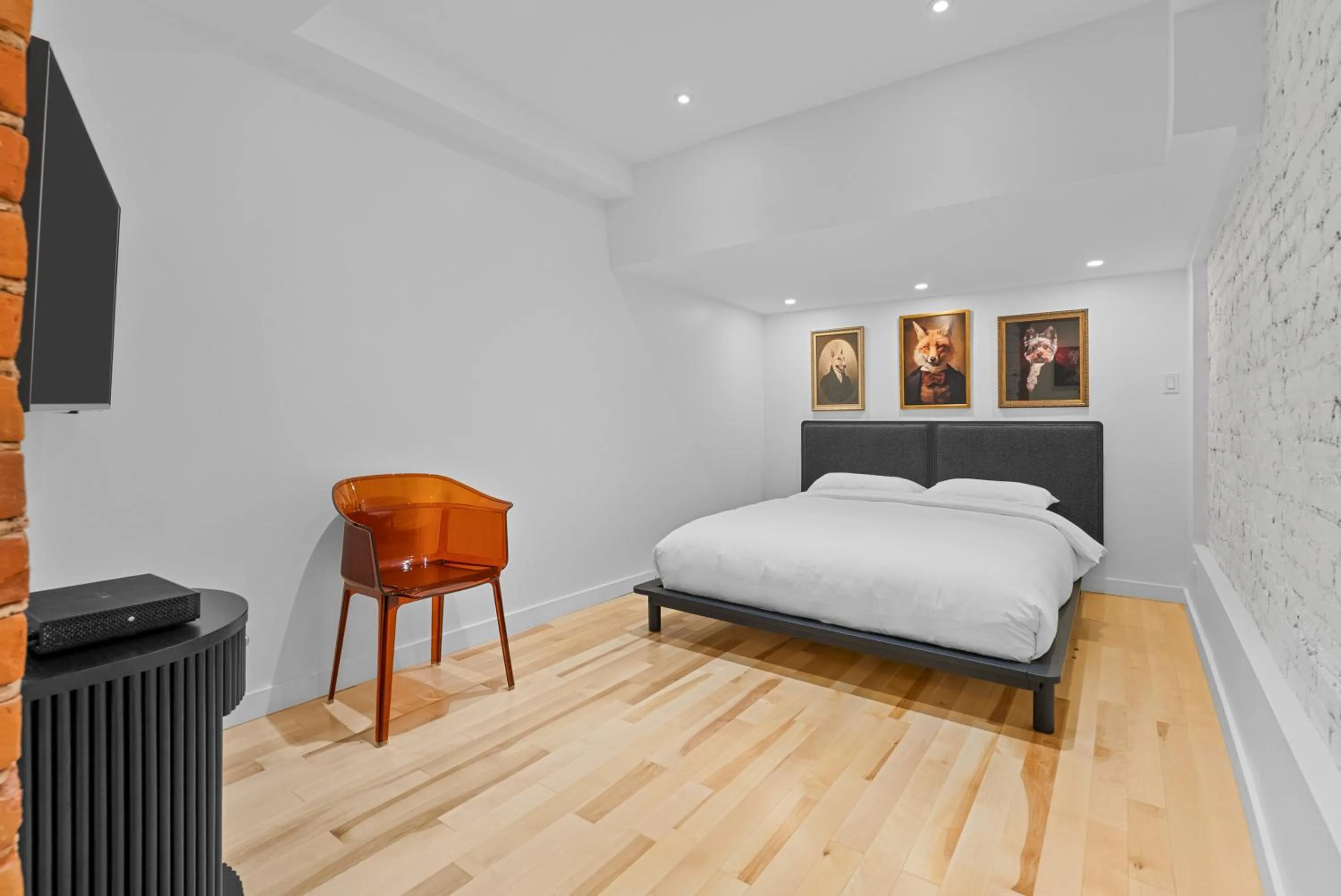 Bed in Le Chateau de Pierre - Par Aneyro