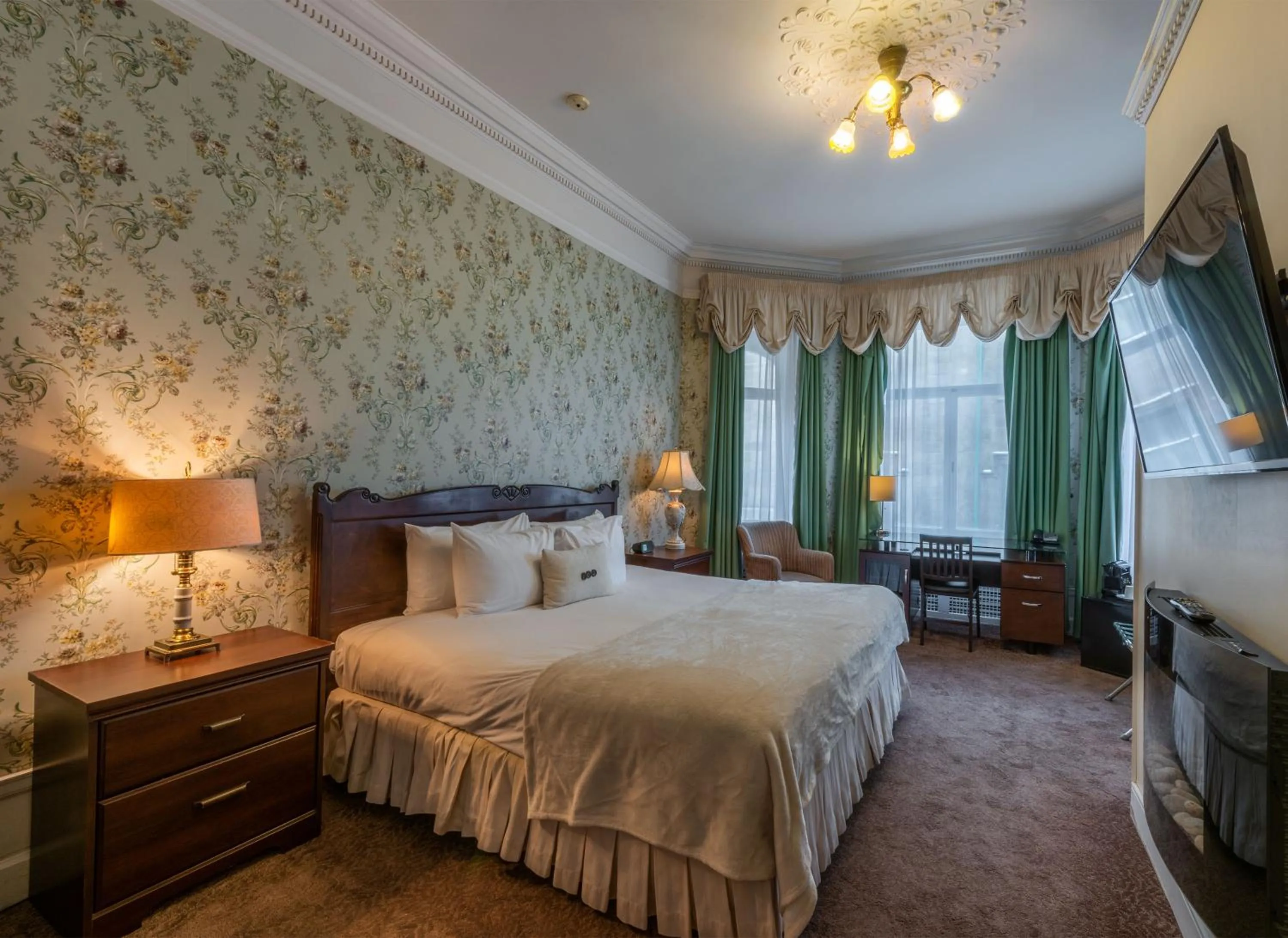 Bedroom, Bed in Le Chateau de Pierre - Par Aneyro